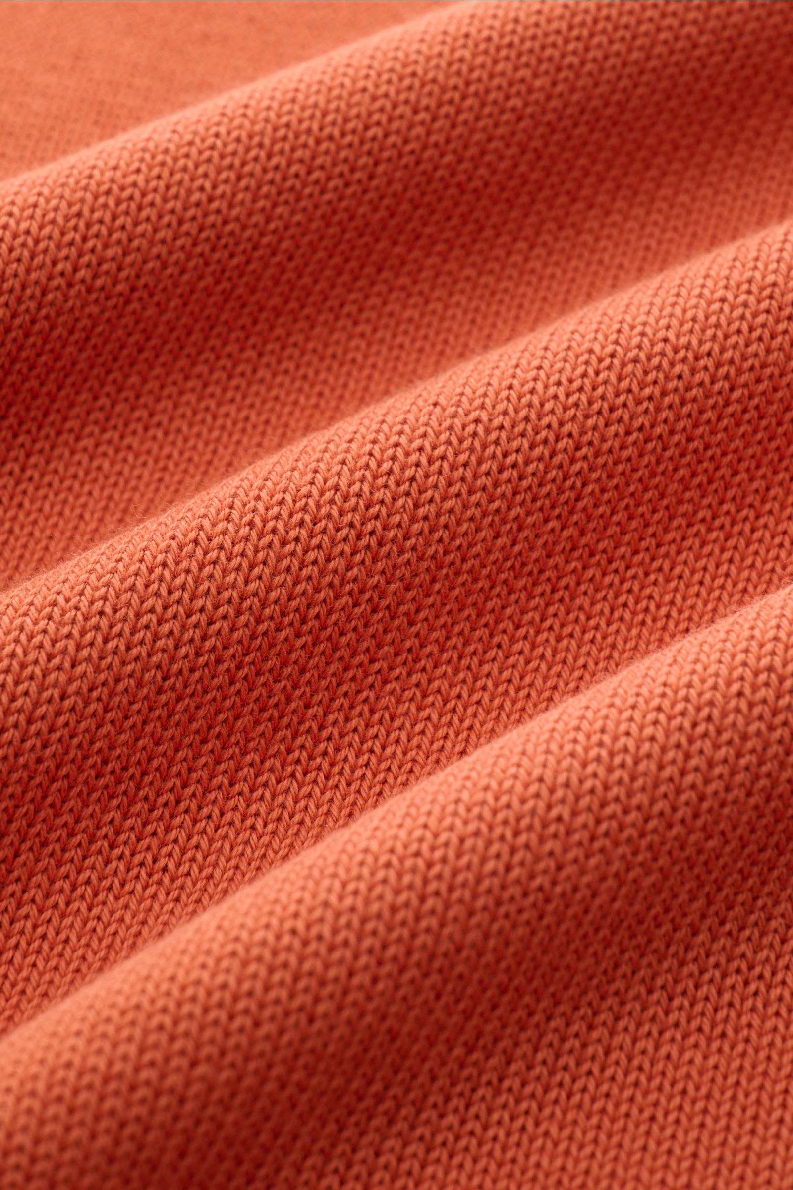 Gran Sasso Rundhalspullover orange in Nahaufnahme von feinem, weichem Baumwollstrick mit Slim Fit, Rundhals und komfortablen Rippbündchen.