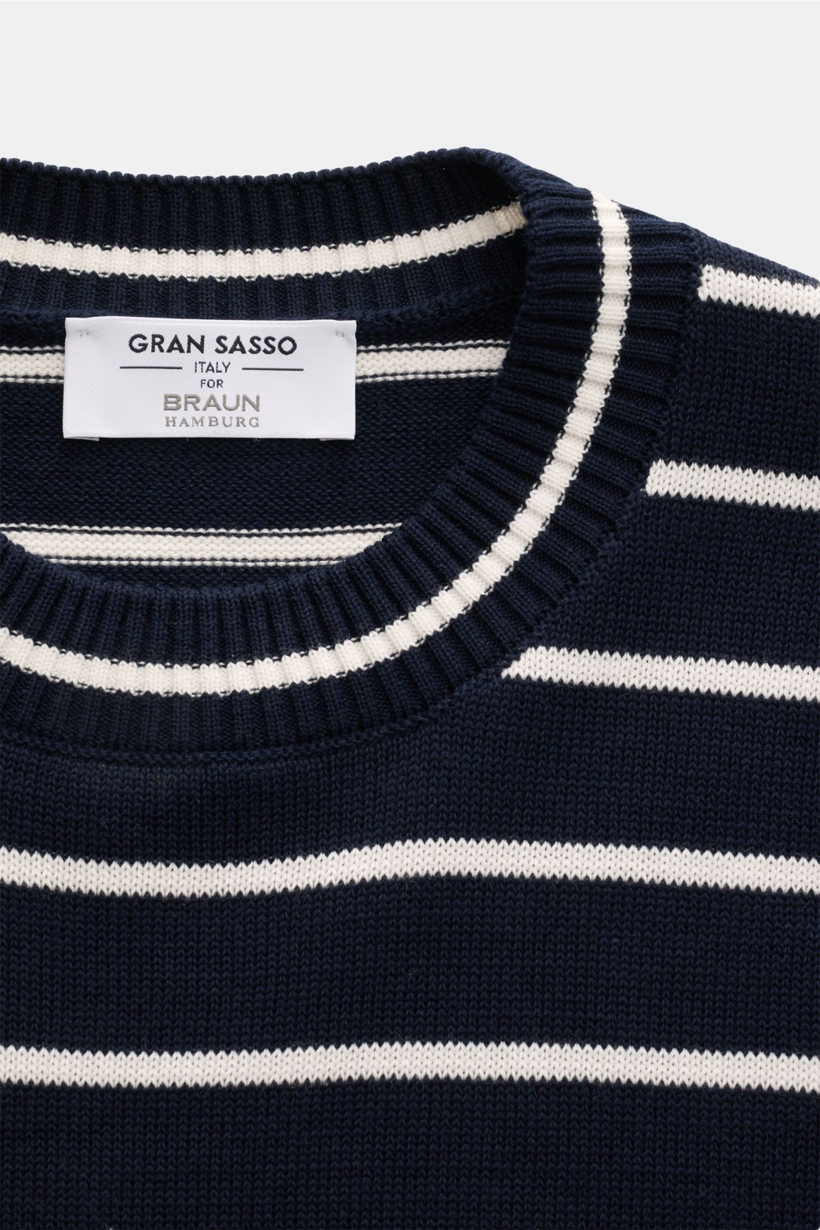 Gran Sasso Kurzarmpullover navy/weiß gestreift, Slim Fit, Rundhalsausschnitt, flexible Rippbündchen, Bio-Baumwolle, Nahaufnahme von oben.