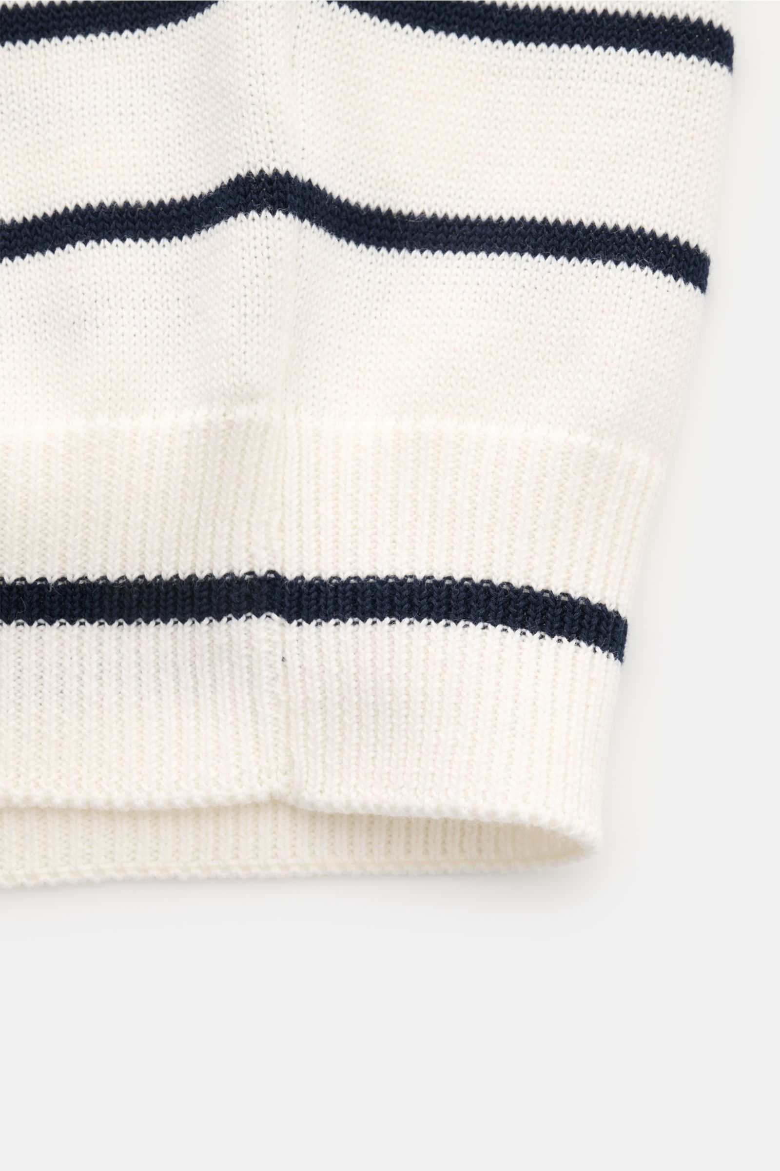 Gran Sasso Kurzarmpullover weiß/schwarz gestreift, Detailansicht des Rippbündchens, Bio-Baumwolle, weicher Griff, Slim Fit, Rundhalsausschnitt.