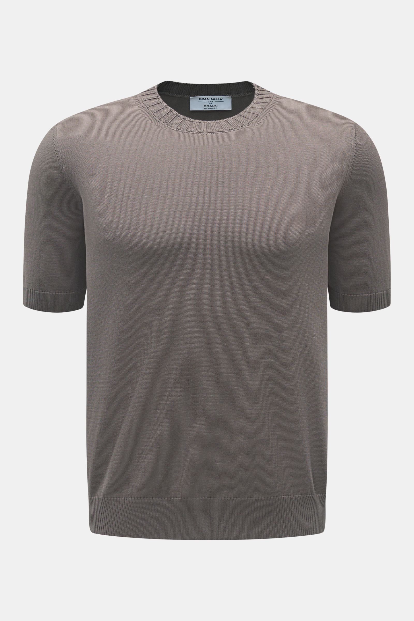 Gran Sasso Kurzarmpullover graubraun, frontal fotografiert, aus reiner Baumwolle, Slim Fit mit Rundhalsausschnitt, feinem Strickbild und Rippbündchen.