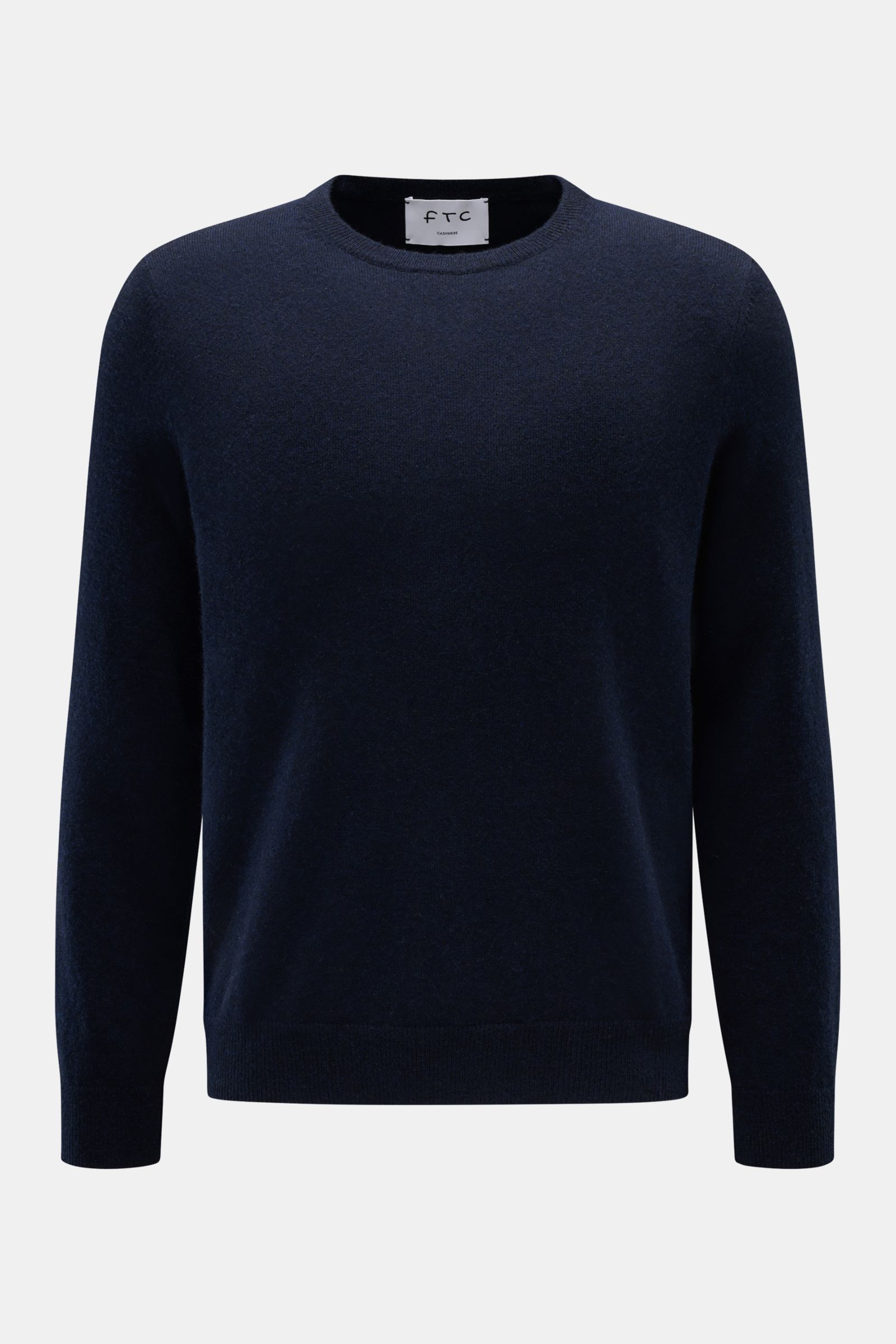 Frontale Ansicht des FTC Cashmere Rundhalspullover navy aus reinem, ultraweichem Cashmere mit feinem Strickbild, Slim Fit, Rundhalsausschnitt und komfortablen Rippbündchen, zeitloses Design vom nachhaltigen Label FTC CASHMERE.