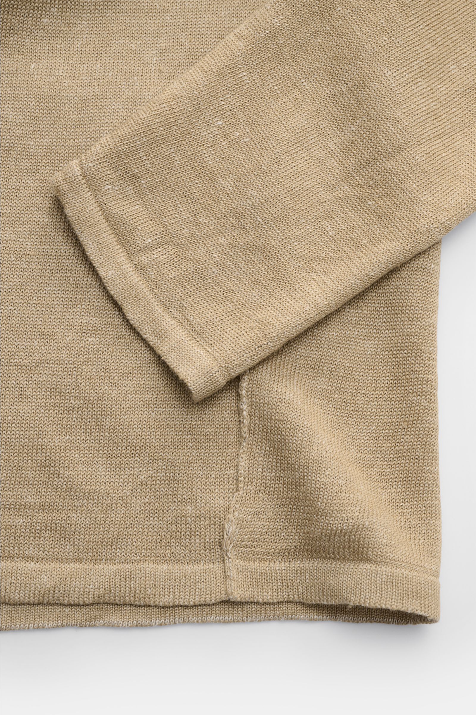 Close-up top-down view of Kiefermann Crew neck jumper 'Jenario' sand mottled showing fine knit, slightly textured pure linen fabric with regular fit and crew neck. 

Ideal for summer temperatures and layering in the transitional period: The open textur
