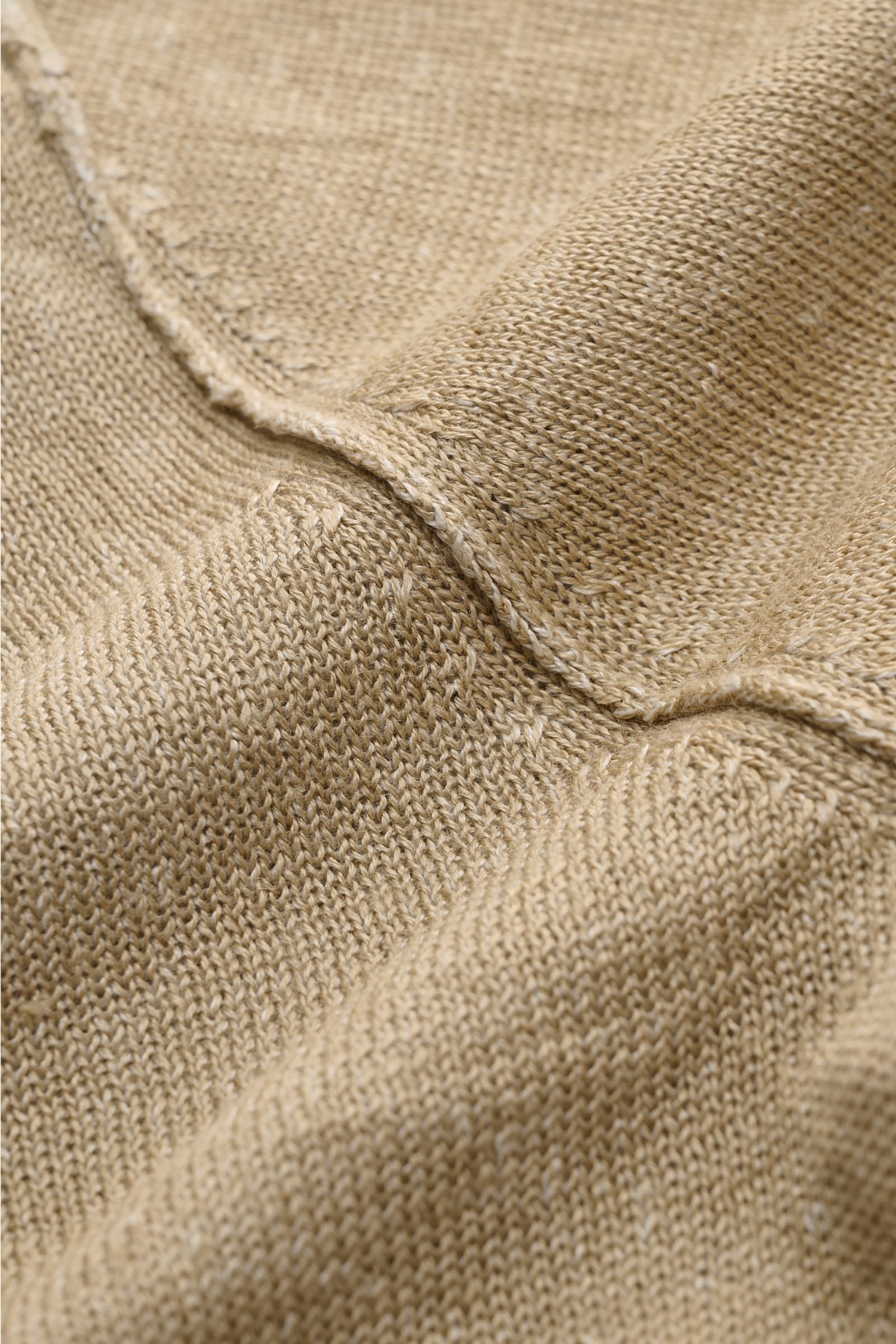 Close-up shot from above of the Kiefermann Crew neck jumper 'Jenario' sand mottled, showing its fine knit texture and seams, ideal for summer temperatures and layering in the transitional period with pure linen, slightly textured feel, regular fit, and cr