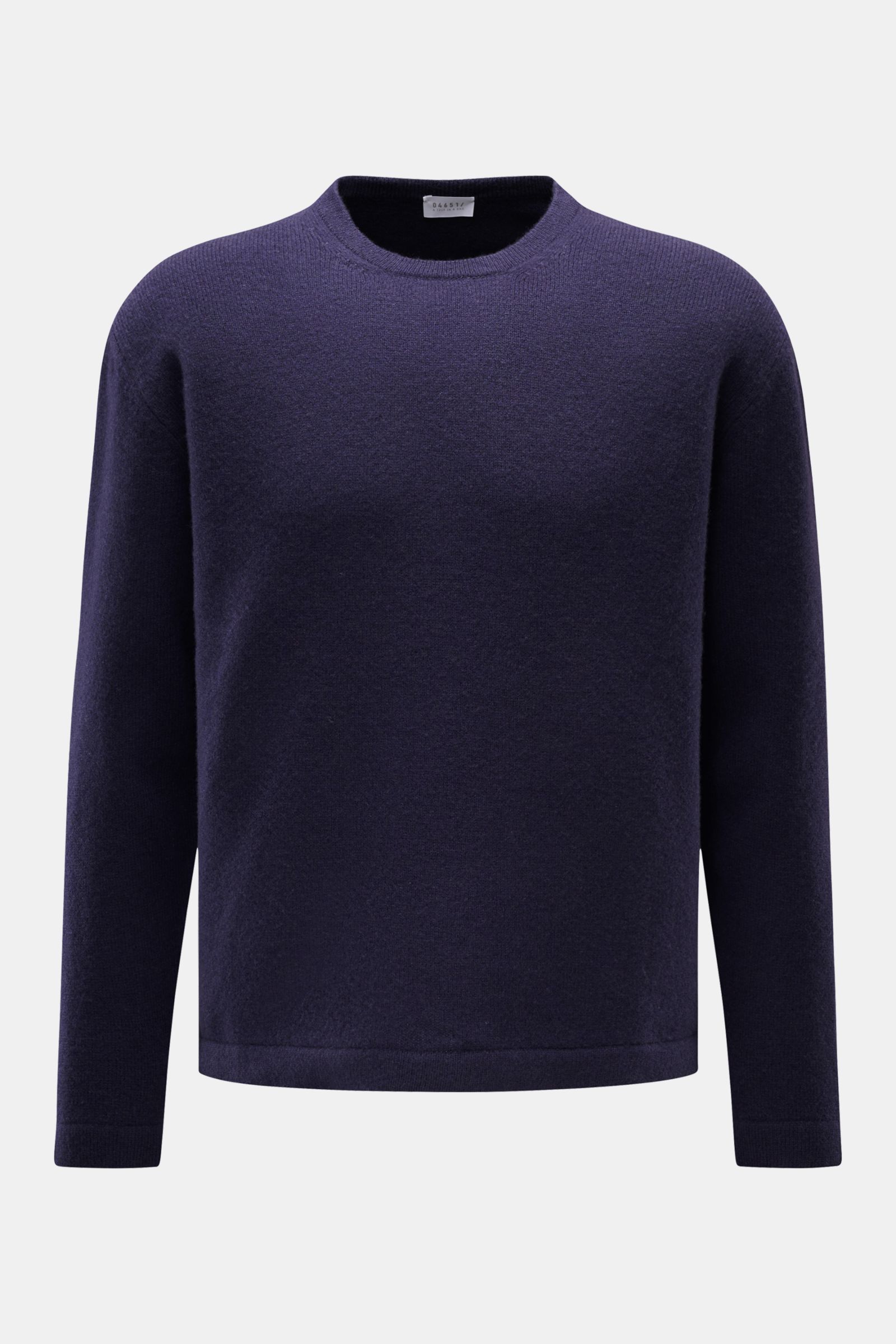 Front view of the 04651/ A trip in a bag Crew neck jumper 'Piping' navy, a cosy and comfortable fine knit jumper with a regular fit, crew neck, and double-layered seams made from a soft blend of wool and cashmere.