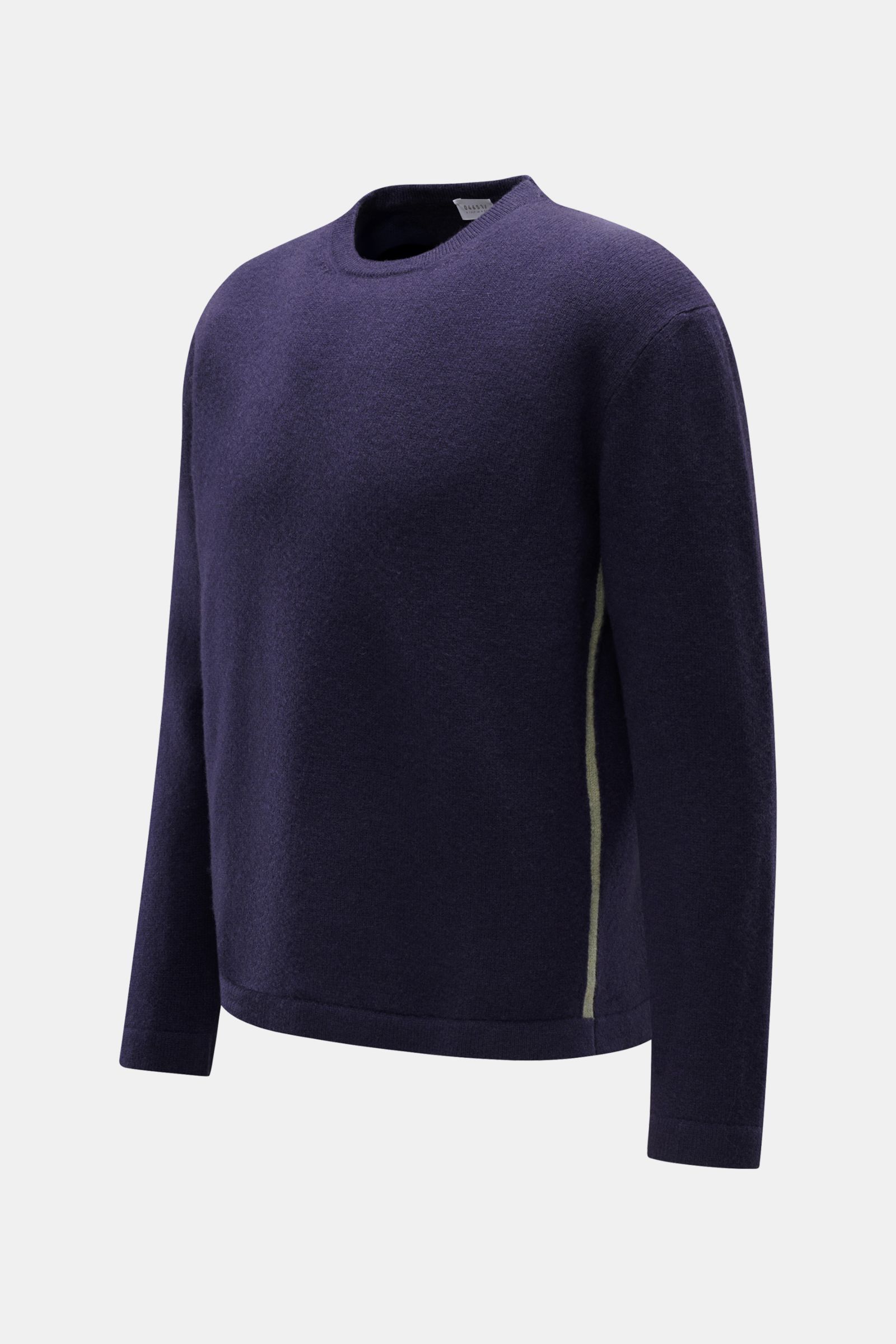 Front angled view of the 04651/ A trip in a bag Crew neck jumper 'Piping' navy, a cosy, fine-knit blend of wool and cashmere.

Cosy and comfortable: The 'Piping' crew neck jumper from 04651/ A TRIP IN A BAG is sure to impress with its casual cut and ex