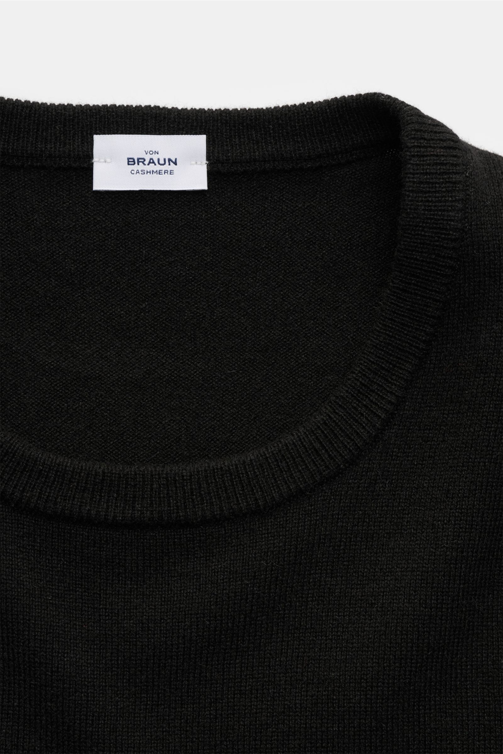 von Braun Cashmere Rundhalspullover schwarz, Nahaufnahme von oben, feiner Strick, Slim Fit, weicher Griff, Rundhalsausschnitt, flexible Rippbündchen, reiner Cashmere