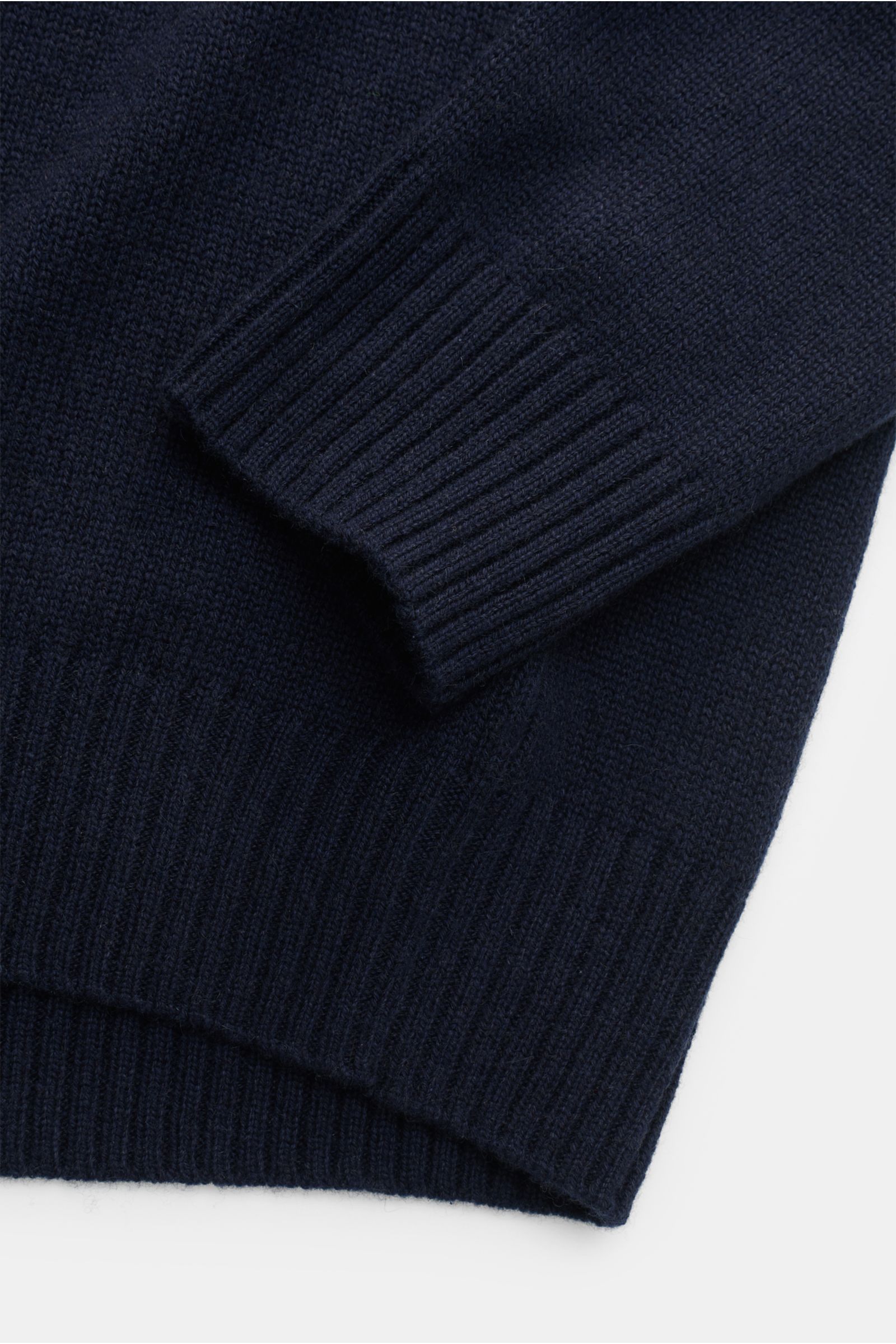 von Braun Cashmere Rundhalspullover navy in Nahaufnahme von oben, fein gestrickt, Slim Fit, elastische Rippbündchen, weicher Griff, reiner Cashmere