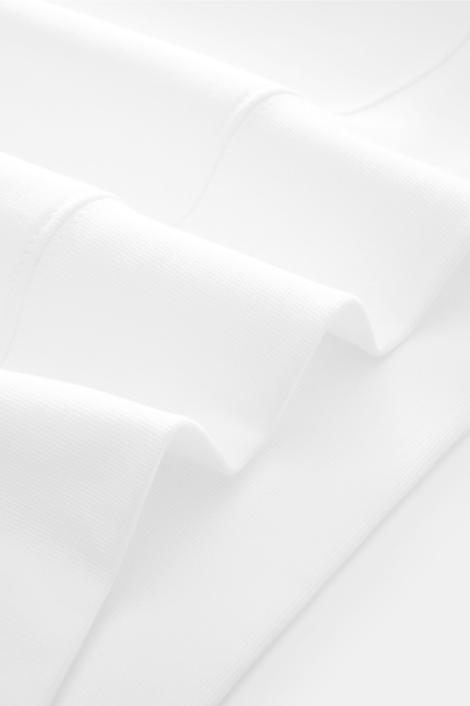 Close-up front view of the Polo Ralph Lauren Sweatshirt white fabric showing ribbed bands and soft brushed inside texture, slim fit.

The Polo Bear by POLO RALPH LAUREN is back and makes a fashion statement with a bike in casual look on this sweatshirt