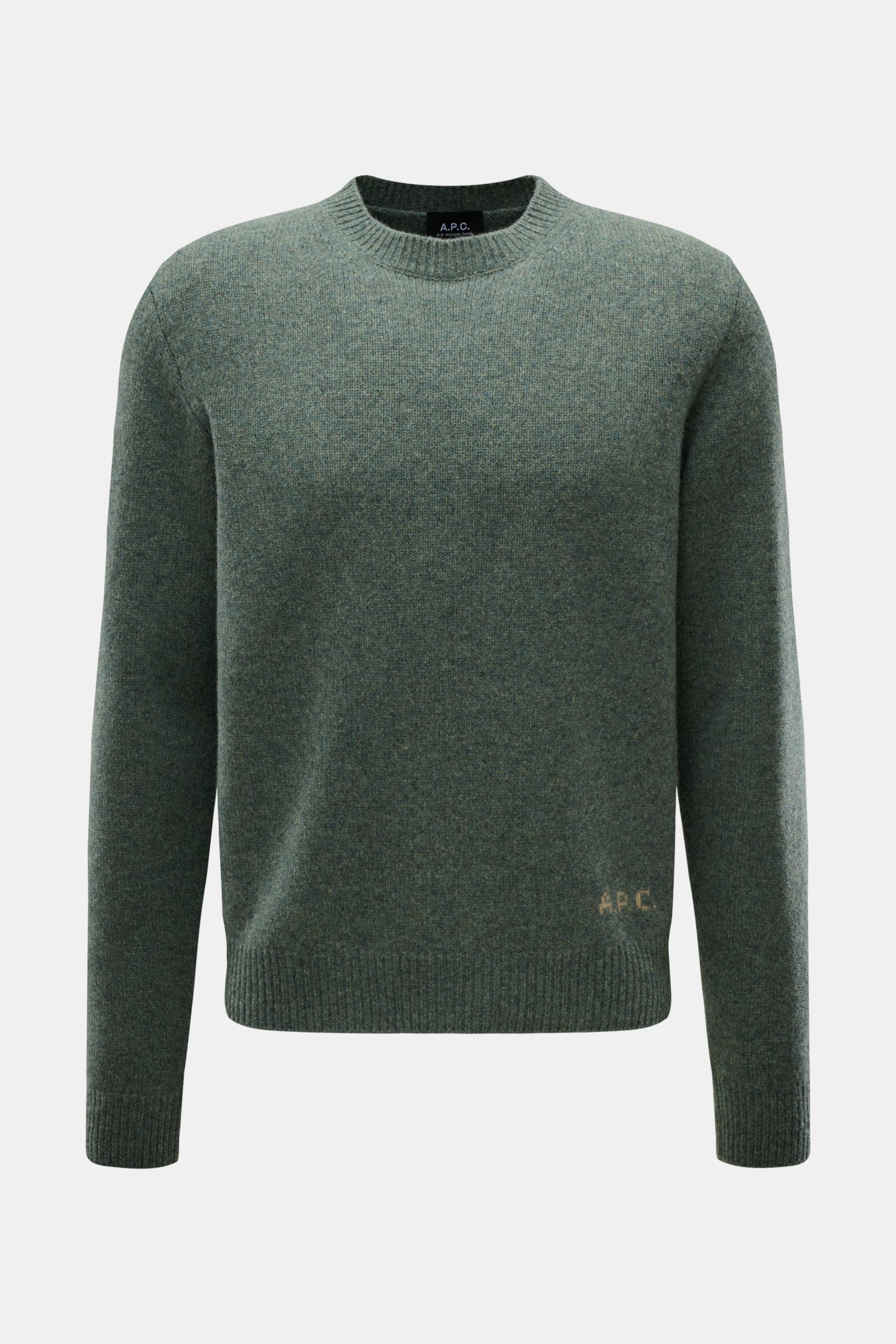 A.P.C. Rundhalspullover 'Edmond' graugrün meliert, aus reiner Wolle, Regular Fit, mit Rundhalsausschnitt, kontrastfarbenem Logo am Bund, frontal fotografiert.
