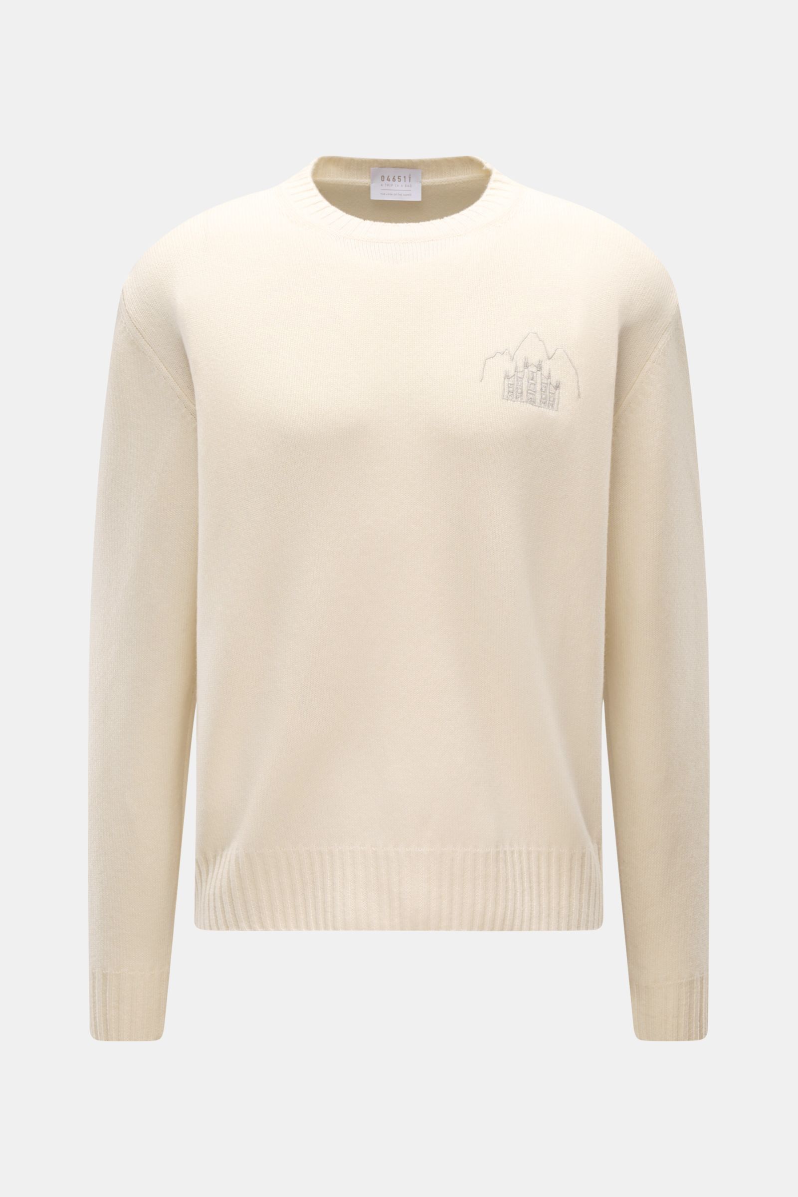 Front view of the 04651/ A trip in a bag Cashmere Rundhalspullover creme, a soft cream cashmere sweater with round neckline, fine knit, chest stitching, regular fit, and ribbed cuffs and hem, essential for cool days.  

Description:  
Essenziell für kü