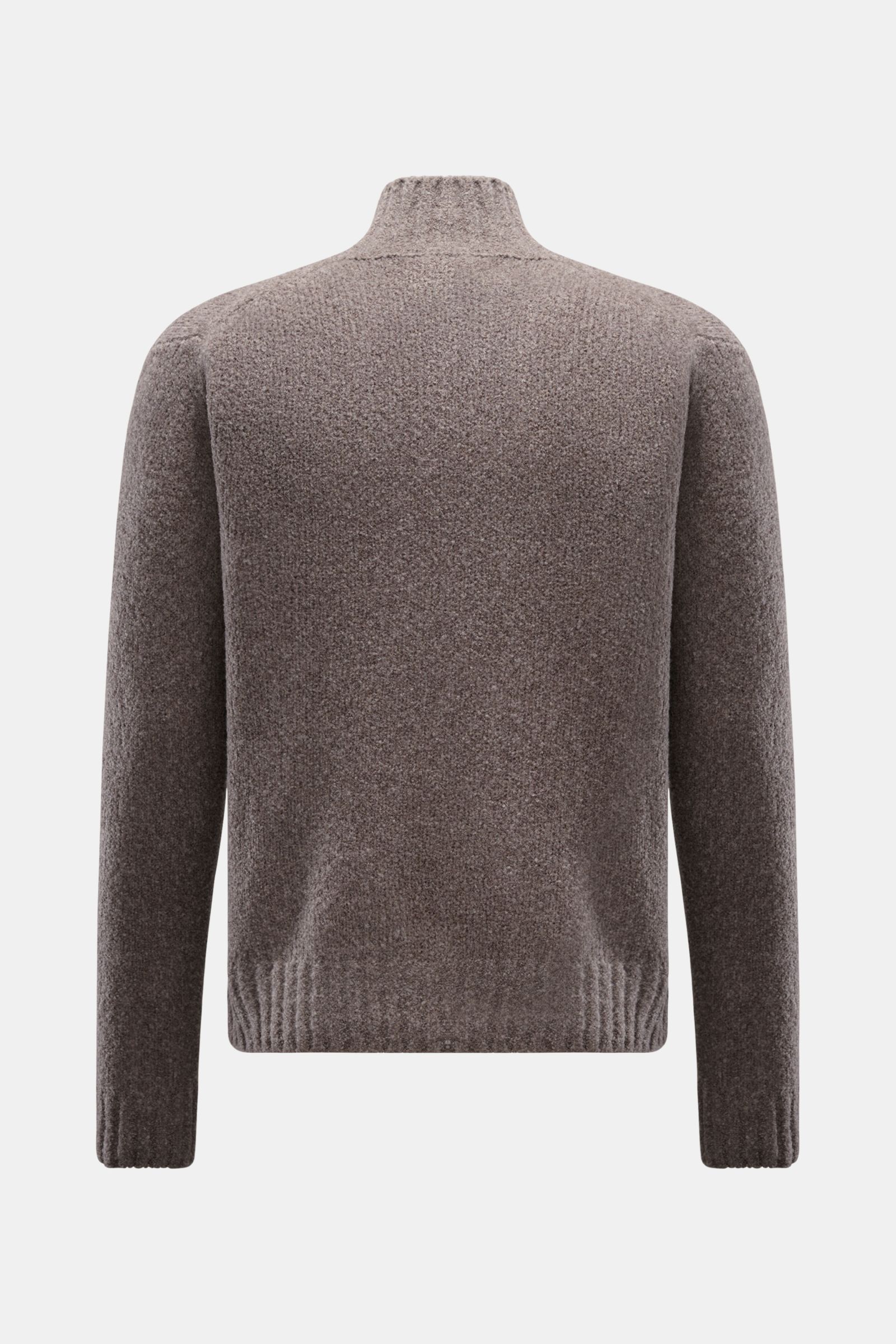 04651/ A trip in a bag Mock Neck Pullover 'Grainy' taupe, Rückansicht, Boucléstrick, Woll-Mix, hoher Rippkragen, Regular Fit, breite Bündchen.