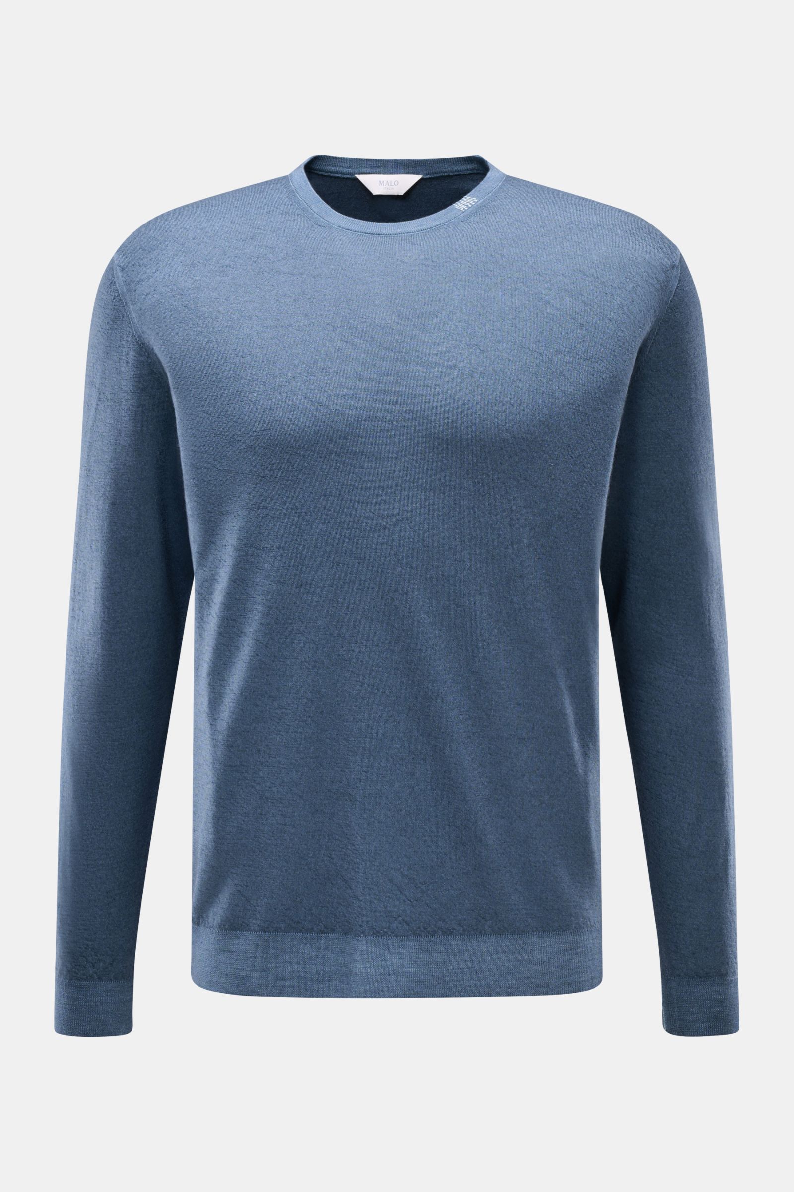 Malo Cashmere Rundhalspullover graublau, Slim Fit, reiner Cashmere, feines Strickbild, Rundhalsausschnitt mit Stick-Detail, Rippbündchen, frontal fotografiert.