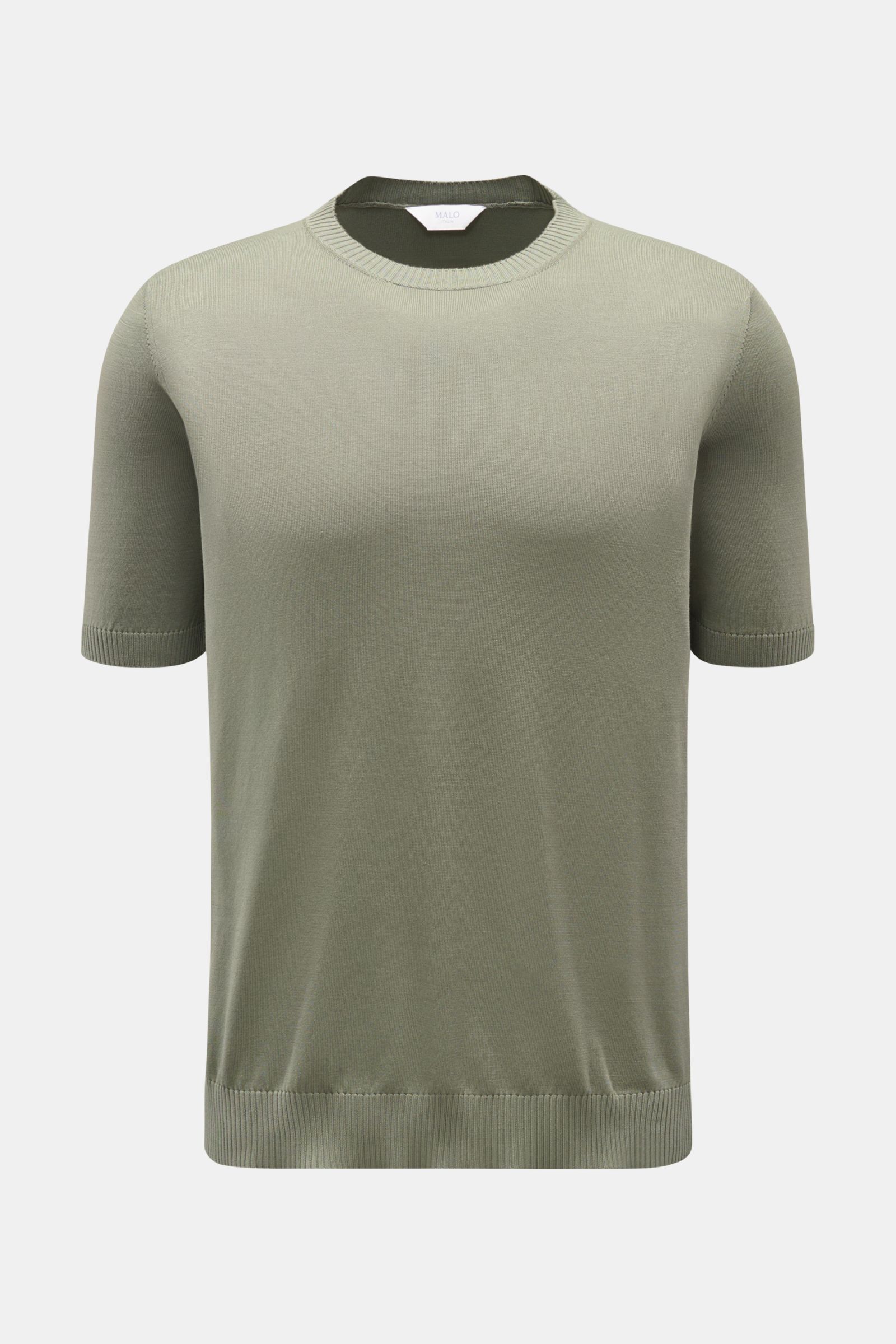 Malo Kurzarmpullover grün, frontale Nahaufnahme, reine Baumwolle, weicher Griff, Regular Fit, feines Strickbild, Rundhalsausschnitt, komfortable Rippbündchen.