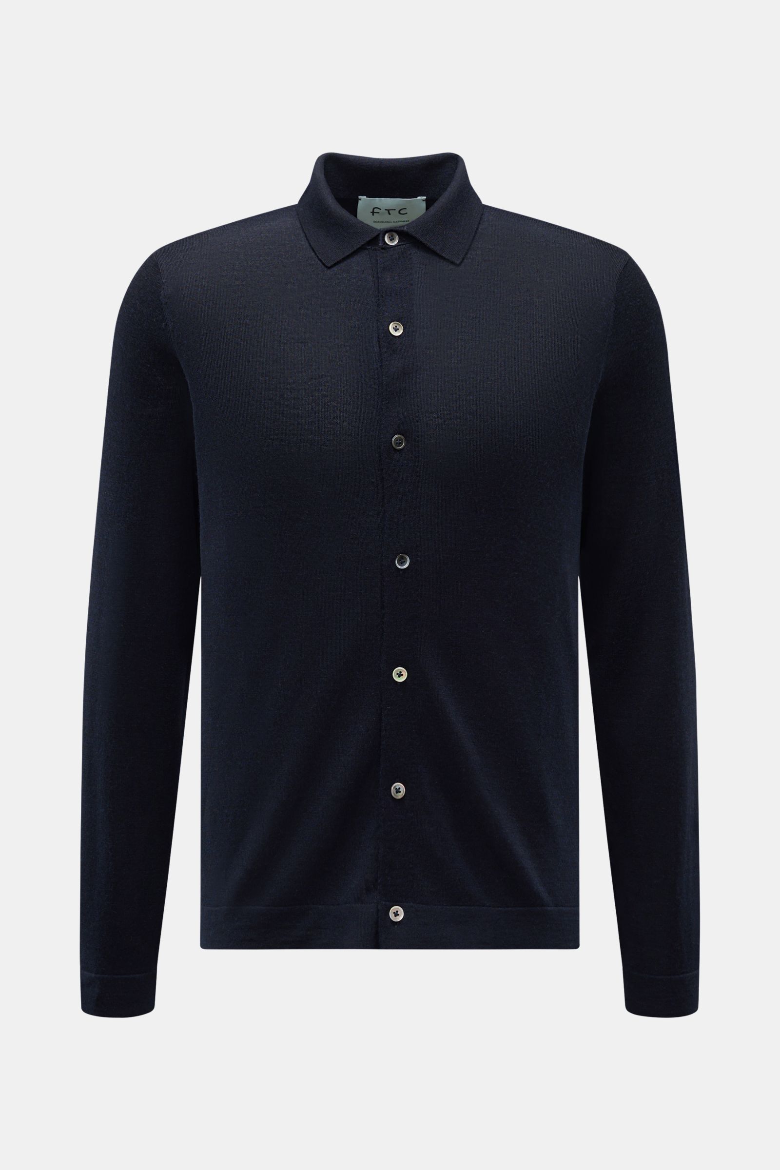 FTC Strickhemd navy, frontale Ansicht, Slim Fit, feines Strickbild, glatte Knopfleiste, klassischer Umlegekragen, Cashmere-Lyocell-Mix, weich, leicht, Öko-Tex® zertifiziert.