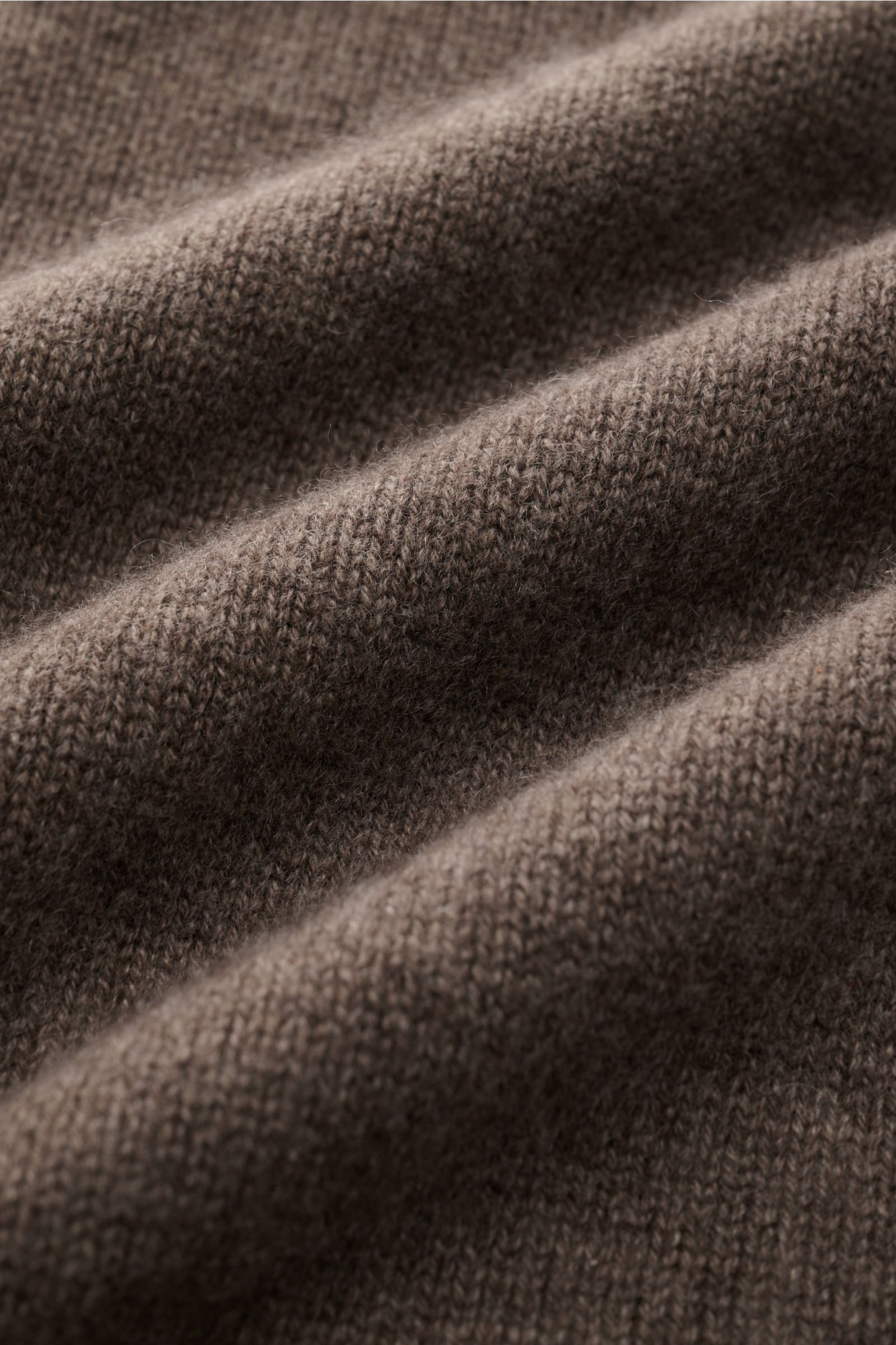 Close-up, angled view of the soft, medium-fine knit fabric of the FTC Cashmere half-zip jumper grey-brown, showcasing its high-quality Fair Trade cashmere texture.

Stay cosy and warm in the colder months with this timeless half-zip jumper by FTC made 