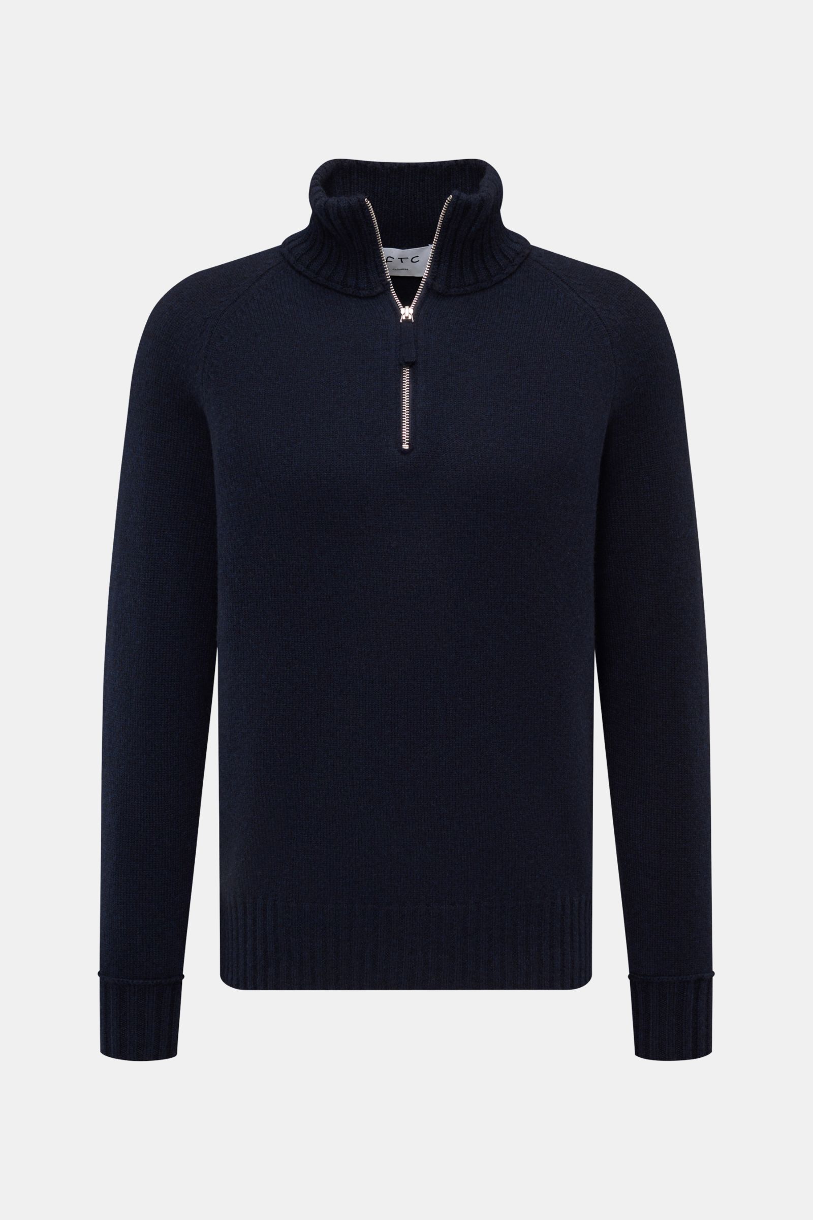 FTC Cashmere Troyer navy, frontale Nahaufnahme, Slim Fit Troyer aus weichem Fair-Trade-Cashmere mit Raglanärmeln, Troyer-Kragen und Reißverschluss.