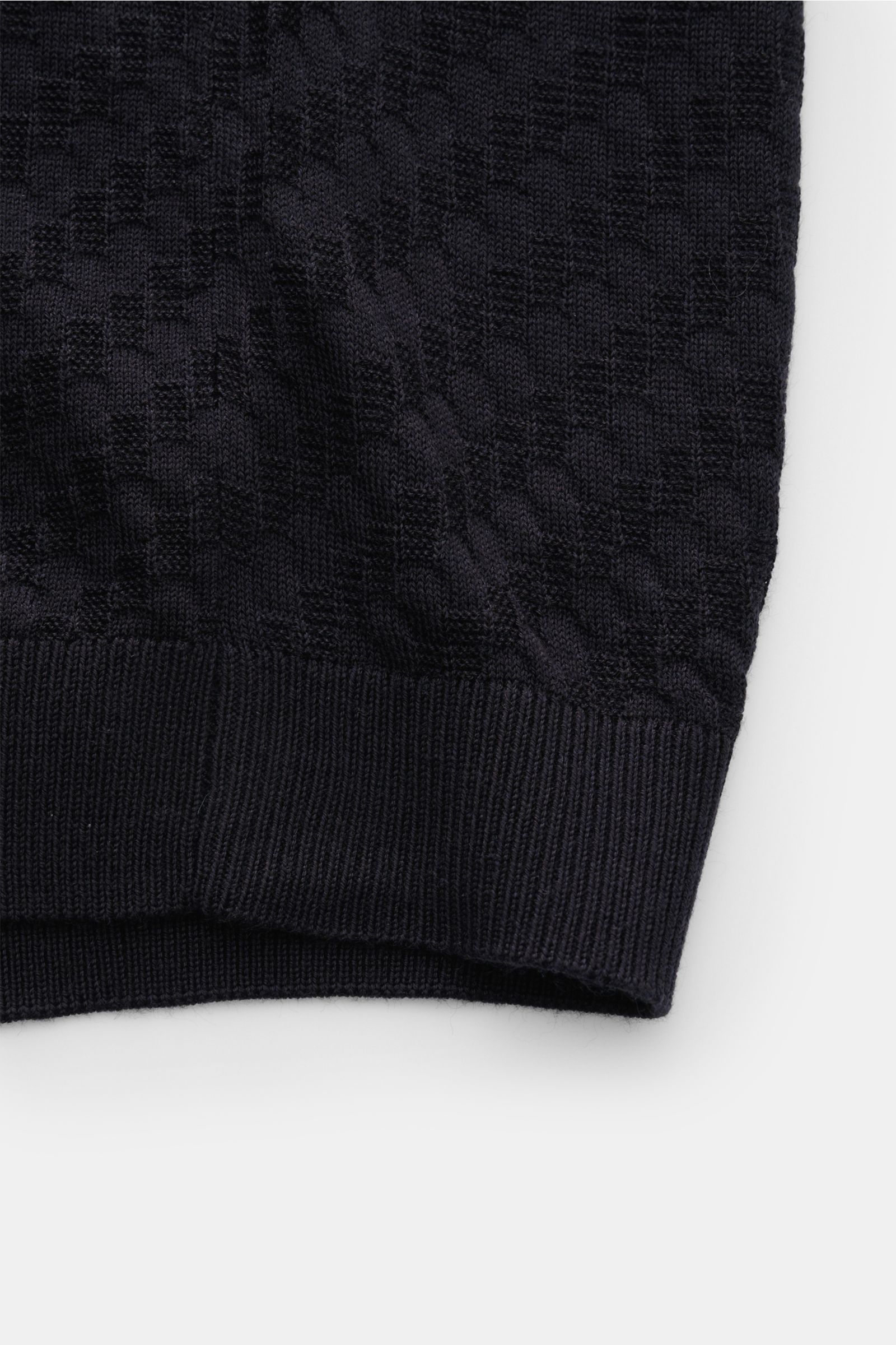 Emporio Armani Kurzarm-Strickpolo navy, Detailaufnahme des feinen Strukturstricks mit weichem Griff, Rippbündchen, Microfaser-Mix, Slim Fit.