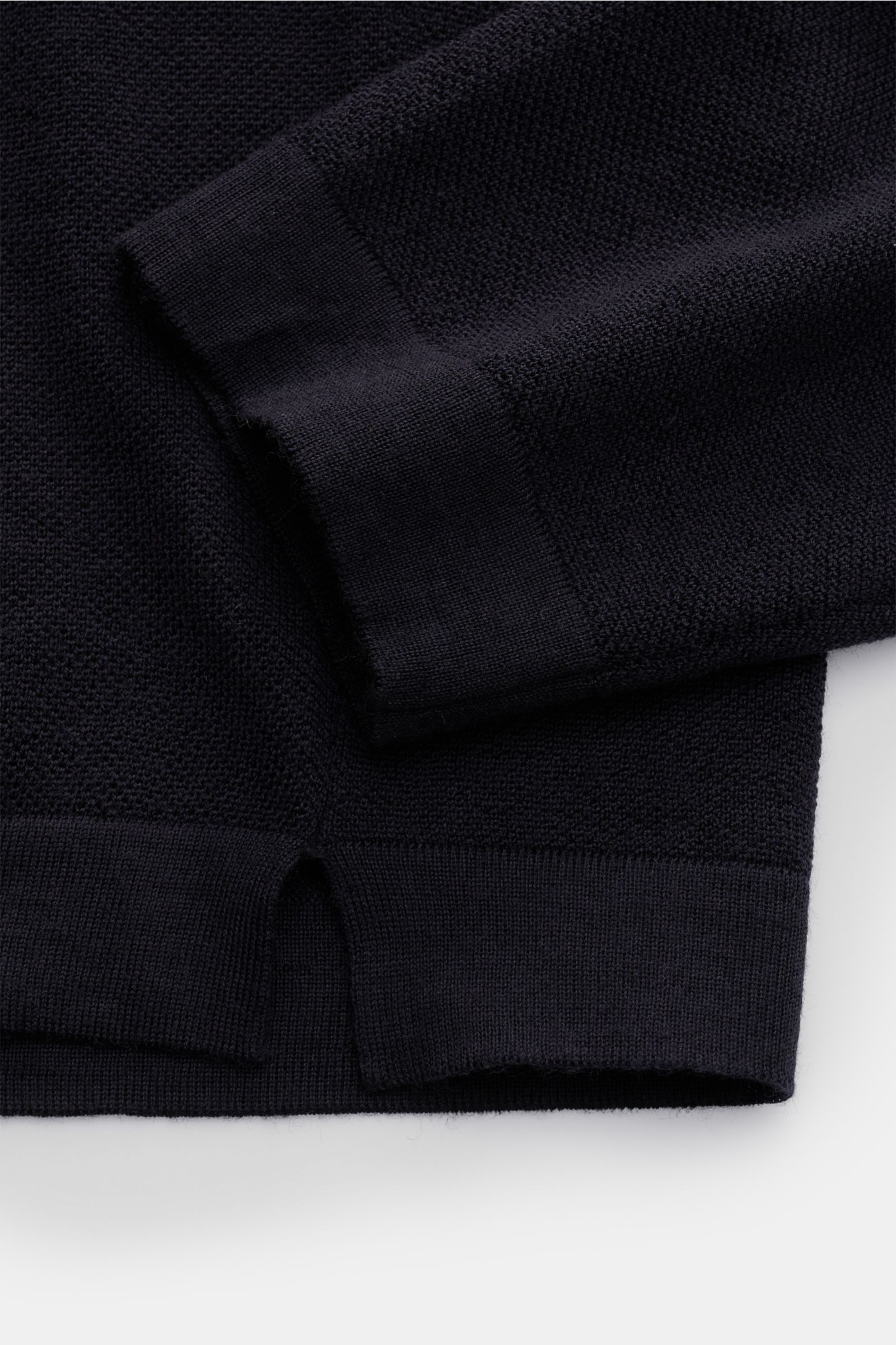 Close-up side view of 04651/ A trip in a bag Knit polo 'Johnny' navy showing fine knit, ribbed bands, and hem slit in pure wool.

Stylish comfort: This knit polo by 04651/ A TRIP IN A BAG in comfortable pure wool material is a versatile favourite for t