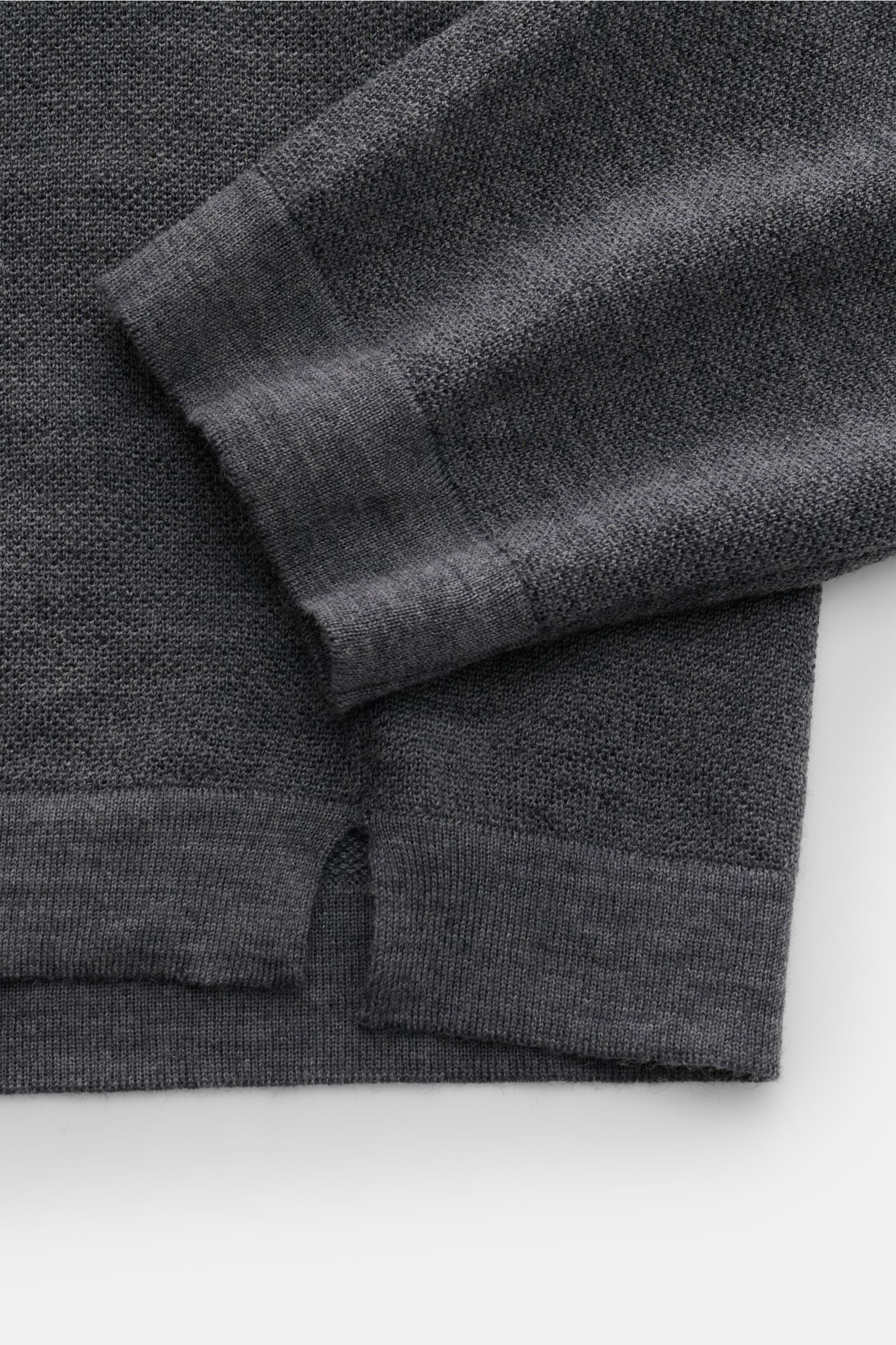 Close-up front view of 04651/ A trip in a bag Knit polo 'Johnny' dark grey showing fine knit texture, ribbed cuffs, and hem details.

Stylish comfort: This knit polo by 04651/ A TRIP IN A BAG in comfortable pure wool material is a versatile favourite f