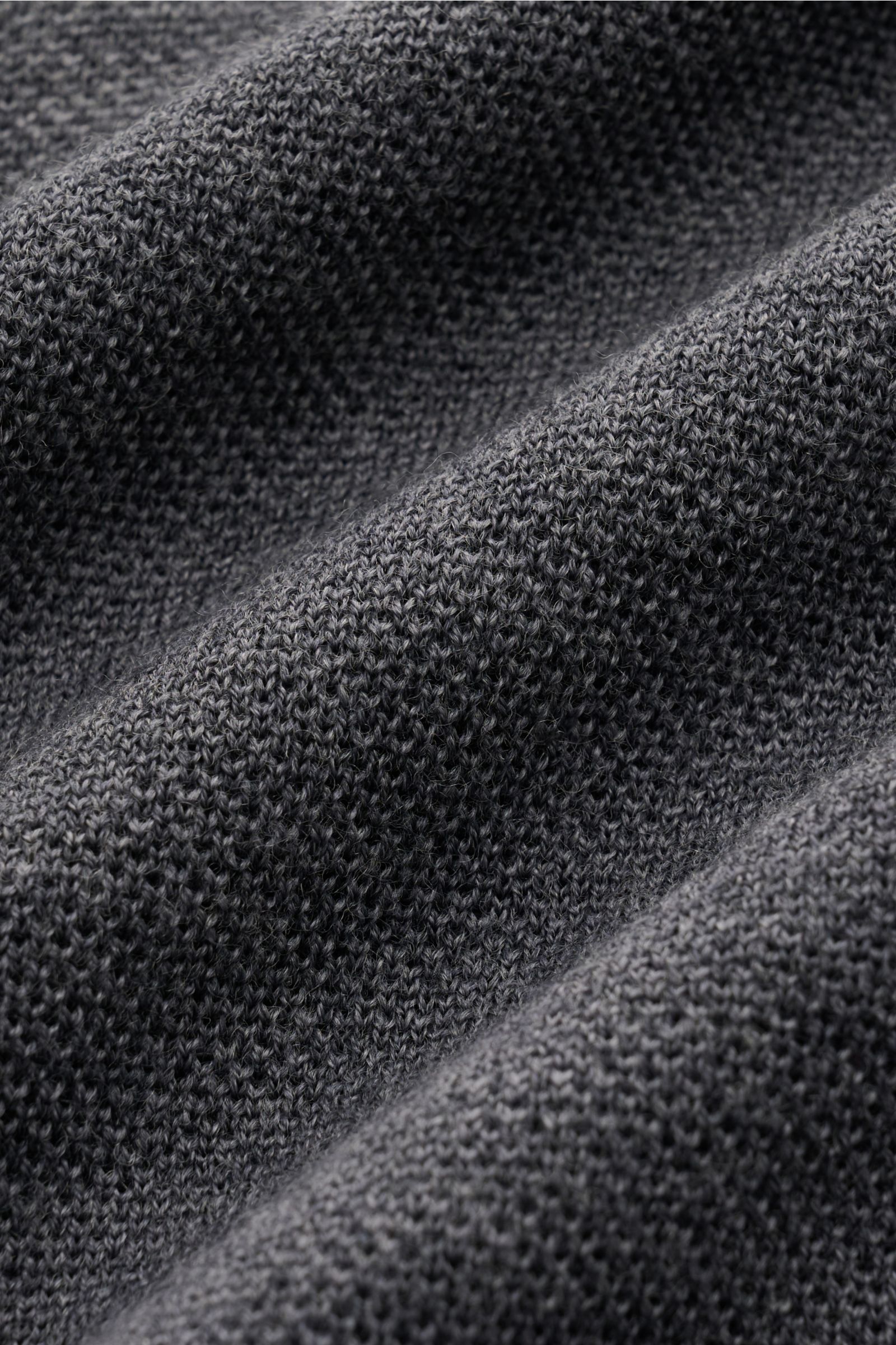 Close-up front view of dark grey fine knit fabric texture of 04651/ A trip in a bag Knit polo 'Johnny' in pure wool.

Stylish comfort: This knit polo by 04651/ A TRIP IN A BAG in comfortable pure wool material is a versatile favourite for the autumn an