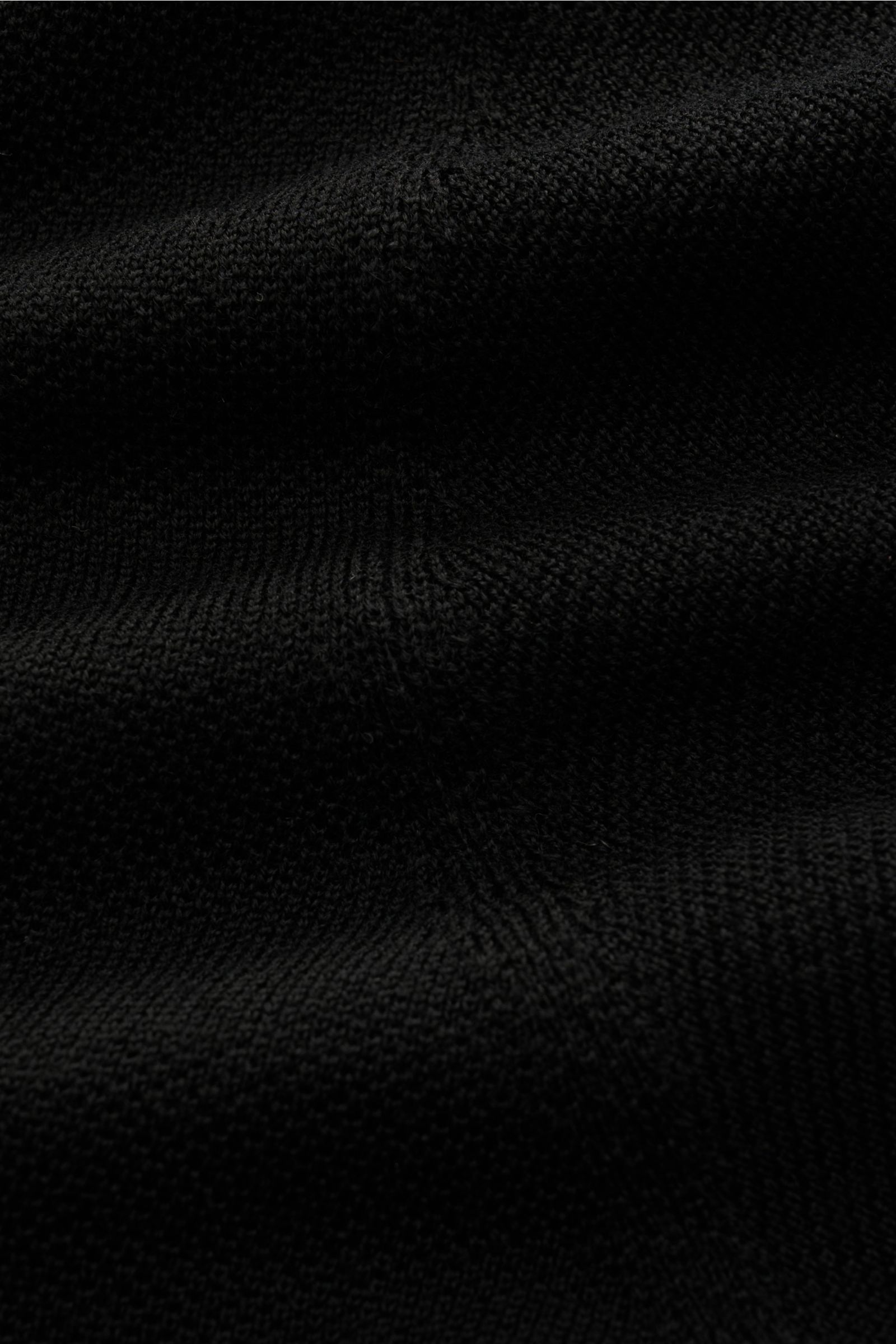 Close-up front view of 04651/ A trip in a bag Knit polo 'Johnny' black showing fine knit texture and soft pure wool material.

Stylish comfort: This knit polo by 04651/ A TRIP IN A BAG in comfortable pure wool material is a versatile favourite for the 