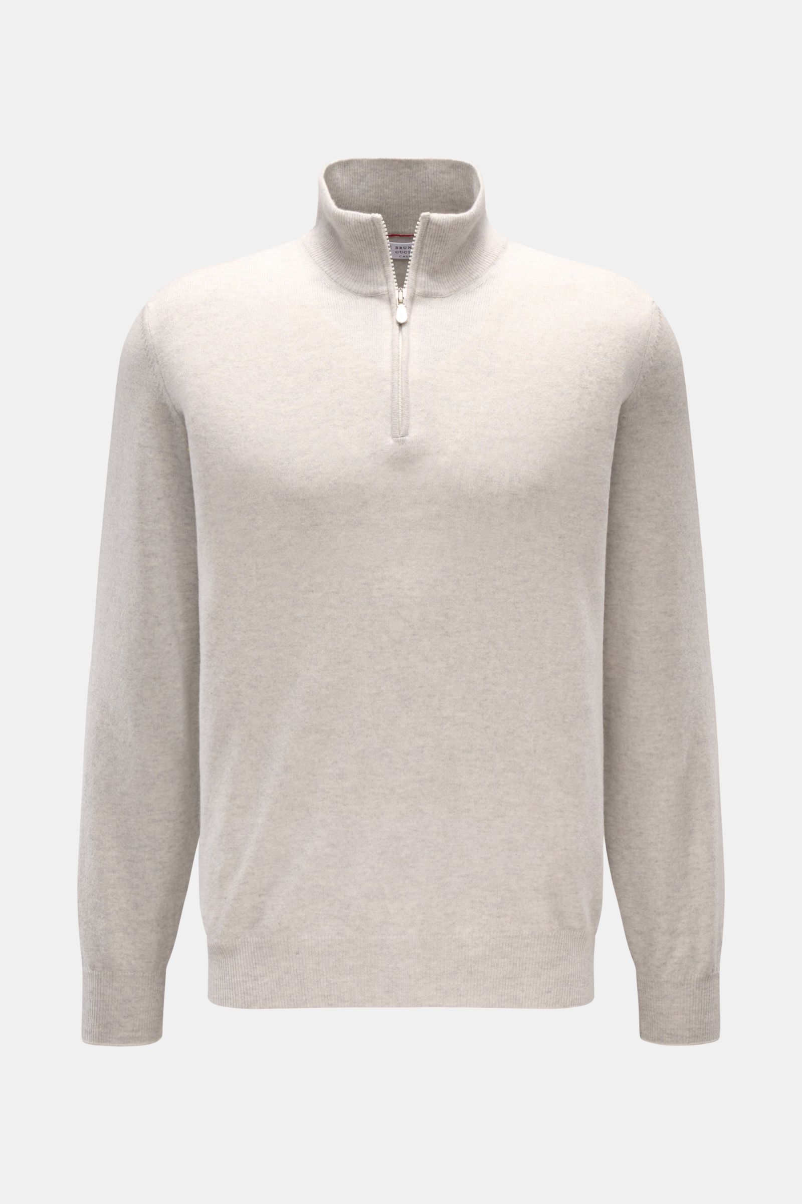 Front view of Brunello Cucinelli Cashmere Troyer hellgrau meliert, a light grey melange quarter-zip sweater in pure cashmere with fine knit texture and slim contrast edges. Sportives Freizeit-Essential made in Solomeo: Der Troyer aus reinem Cashmere vo
