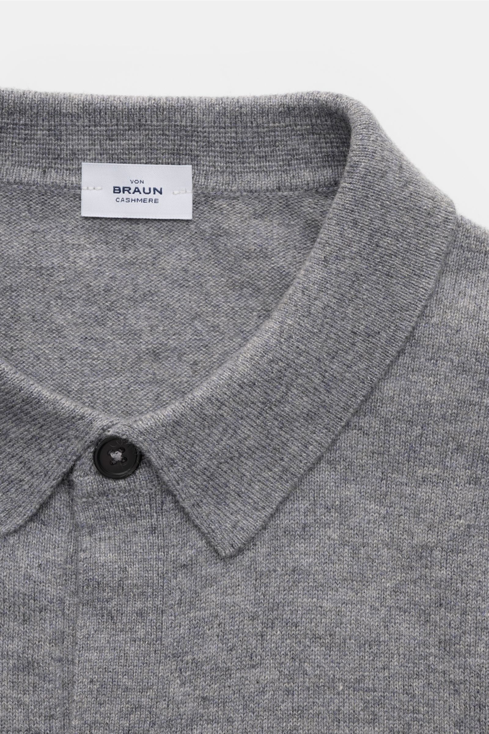 Alt tag (125 characters max): Close-up top view of von Braun Cashmere knit shirt grey melange showing collar, button, and fine soft knit texture.

Luxurious winter essential: This VON BRAUN knit shirt in the finest Mongolian cashmere has a timeless des