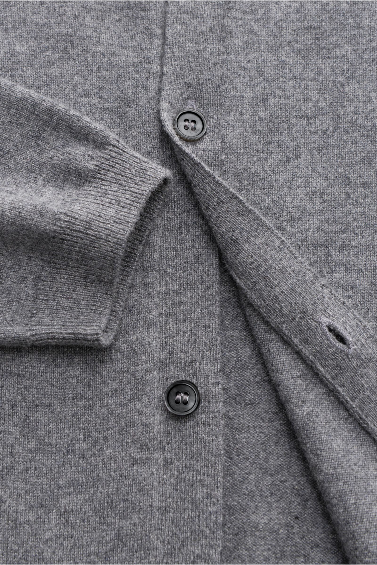 Close-up front view of von Braun Cashmere knit shirt grey melange showing fine knit texture, ribbed cuff, smooth button placket, and buttons.

Description: Luxurious winter essential: This VON BRAUN knit shirt in the finest Mongolian cashmere has a tim