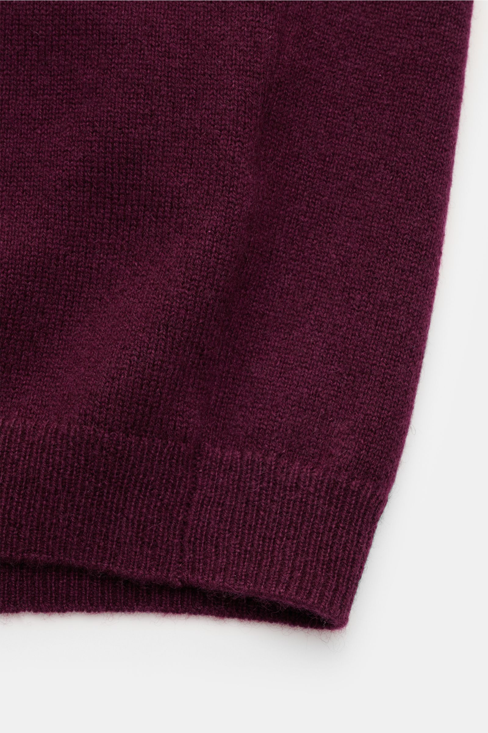 Close-up front view of the von Braun Cashmere knit shirt burgundy showing fine knit and ribbed bands.

Luxurious winter essential: This VON BRAUN knit shirt in the finest Mongolian cashmere has a timeless design that offers versatility for stylish look