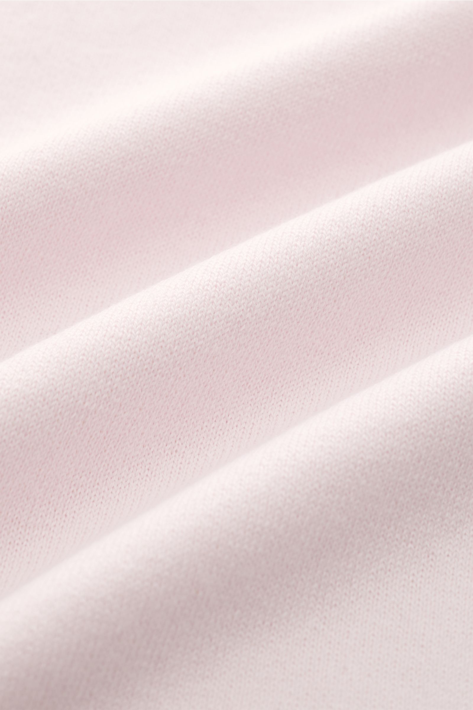 Close-up front view of 04651/ A trip in a bag Short sleeve jumper 'Pima Cotton' rose showing soft, very fine knit pure Pima cotton fabric.

Description:  
Made of pure Pima cotton, the short sleeve jumper 'Pima Cotton' by 04651 / A TRIP IN A BAG has an