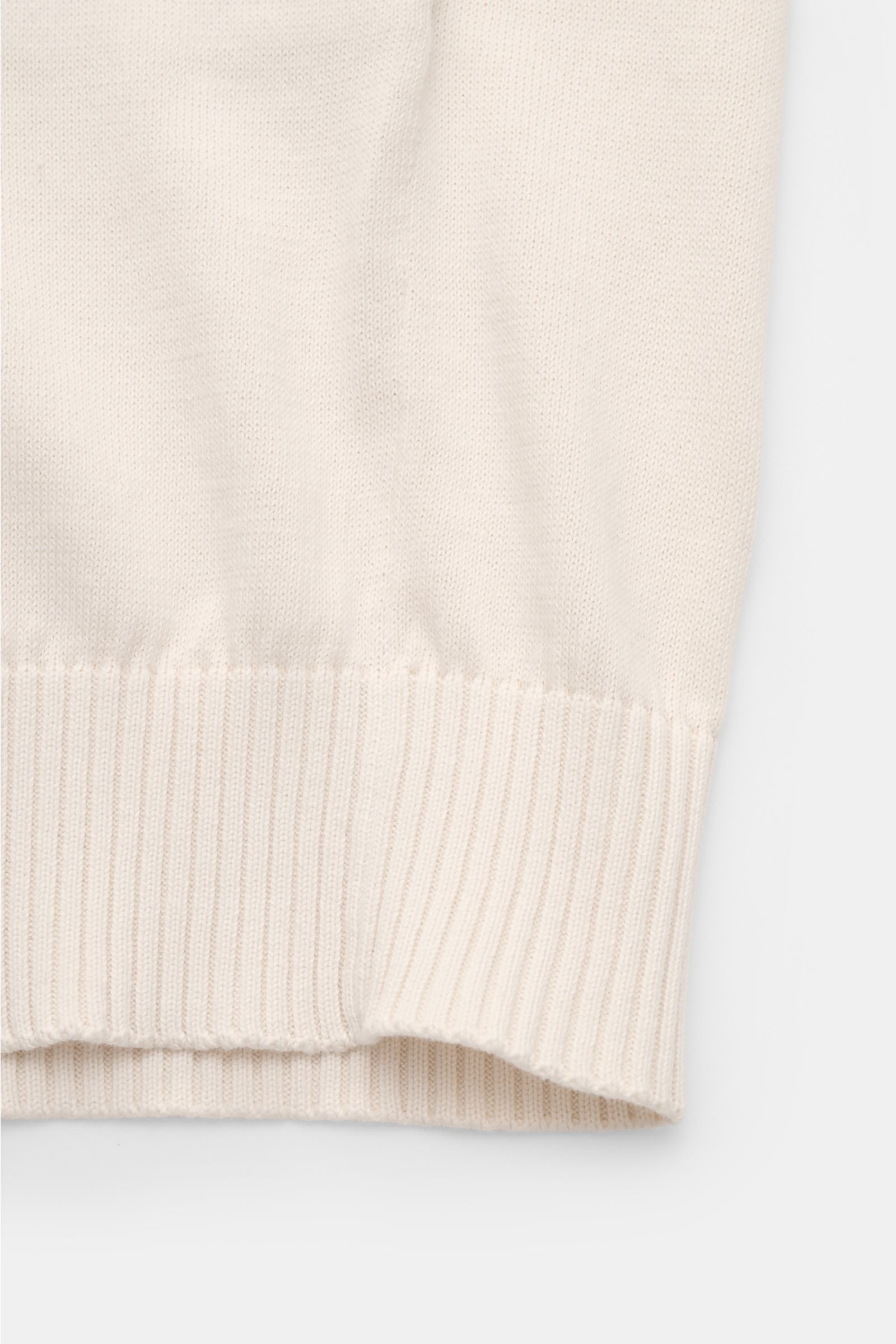 Close-up front view of the ribbed cuff on the Malo Short sleeve knit polo sand, showcasing pure cotton and very fine knit texture.

An everyday essential: This short sleeve knit polo by MALO features soft pure cotton fabric and is a stylish part of mod