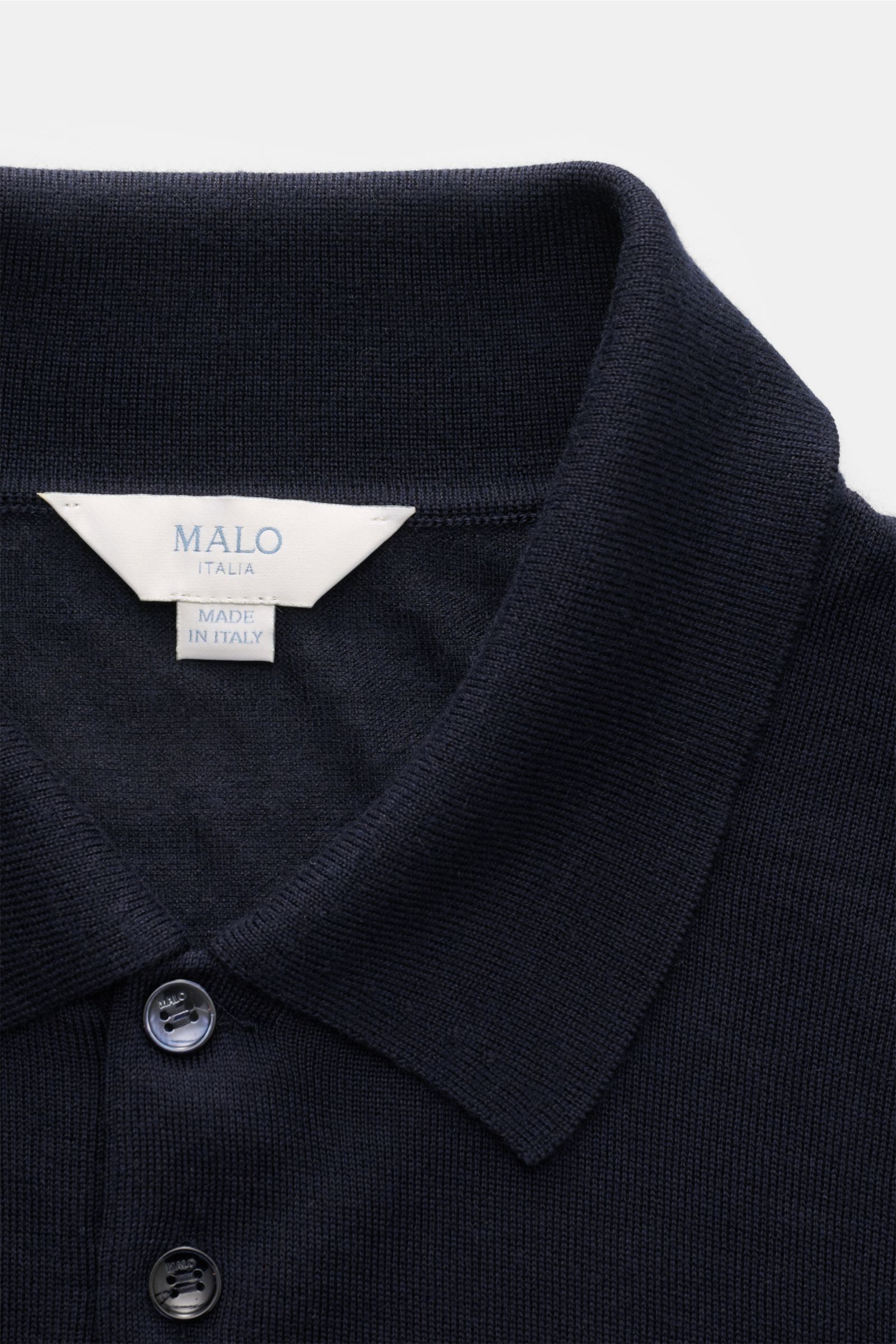 Close-up front view of Malo Knit polo navy showing the dress-shirt collar, smooth three-button placket, and fine knit texture.

An everyday essential: This soft knit polo by MALO is made of fine fabric in cashmere and silk – a stylish piece for classic