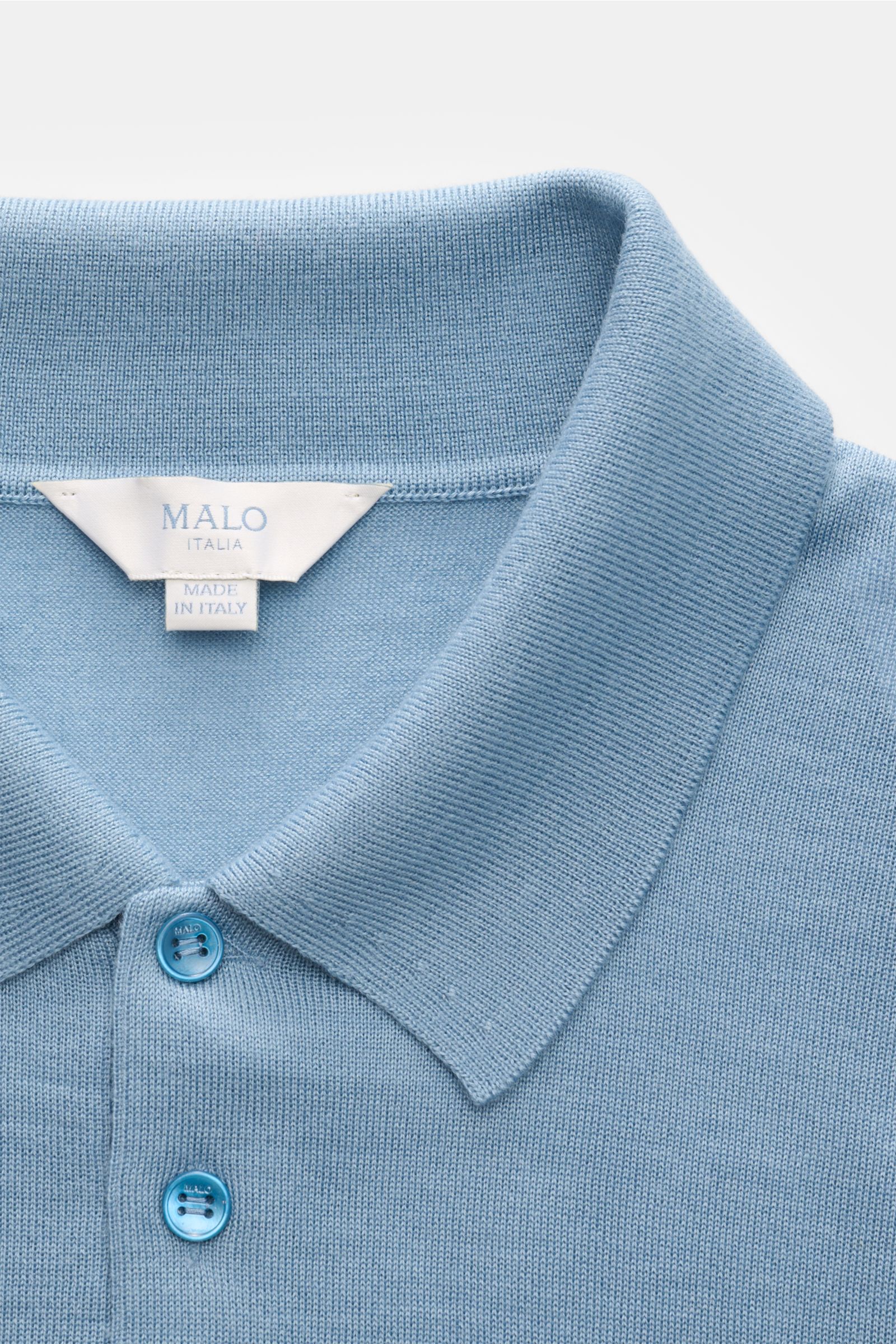 Close-up front view of Malo Knit polo smoky blue showing dress-shirt collar, smooth three-button placket, and fine knit fabric.

An everyday essential: This soft knit polo by MALO is made of fine fabric in cashmere and silk – a stylish piece for classi