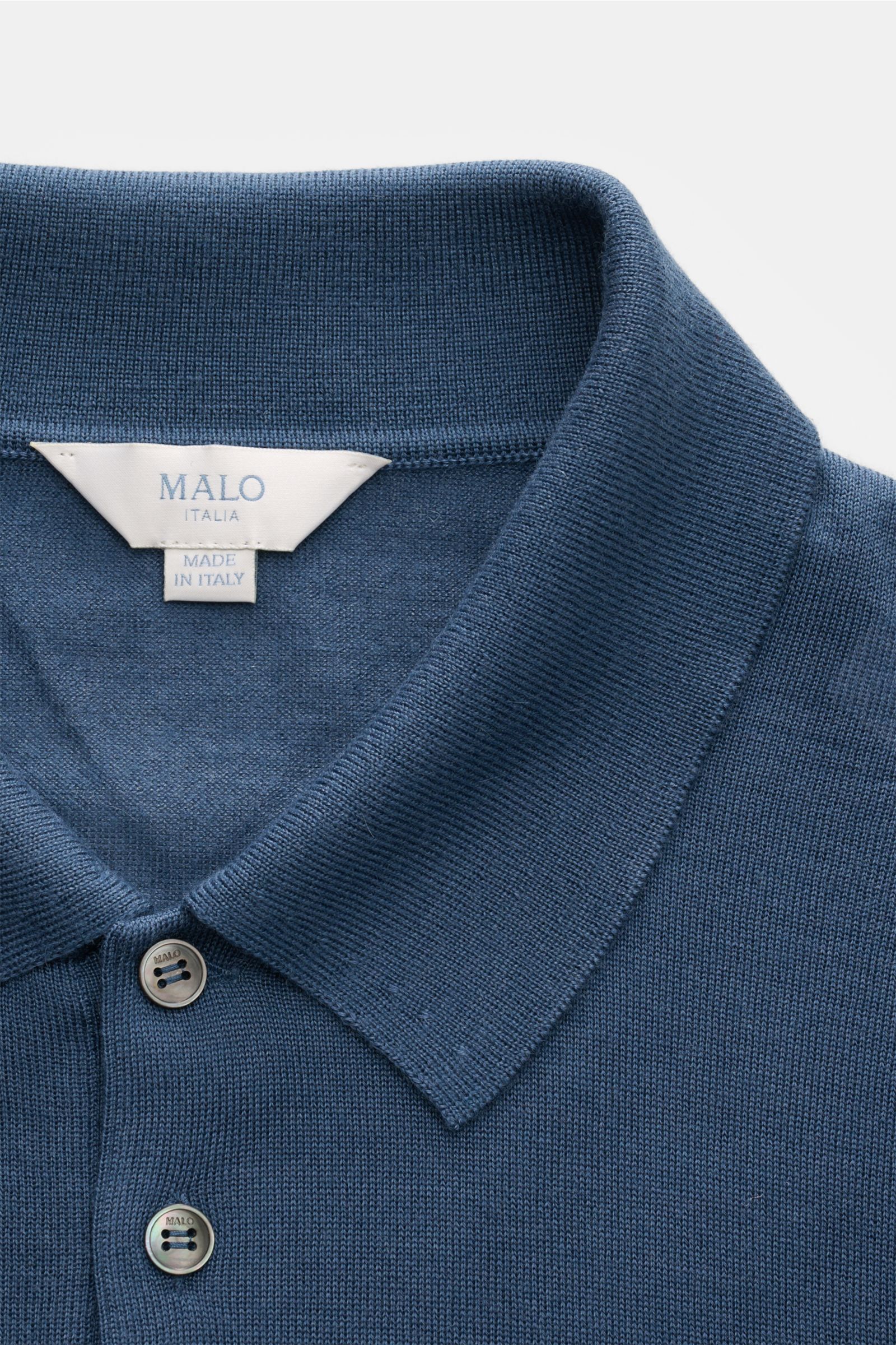 Close-up front view of Malo Knit polo grey-blue showing dress-shirt collar, smooth three-button placket, and fine knit texture.

An everyday essential: This soft knit polo by MALO is made of fine fabric in cashmere and silk – a stylish piece for classi