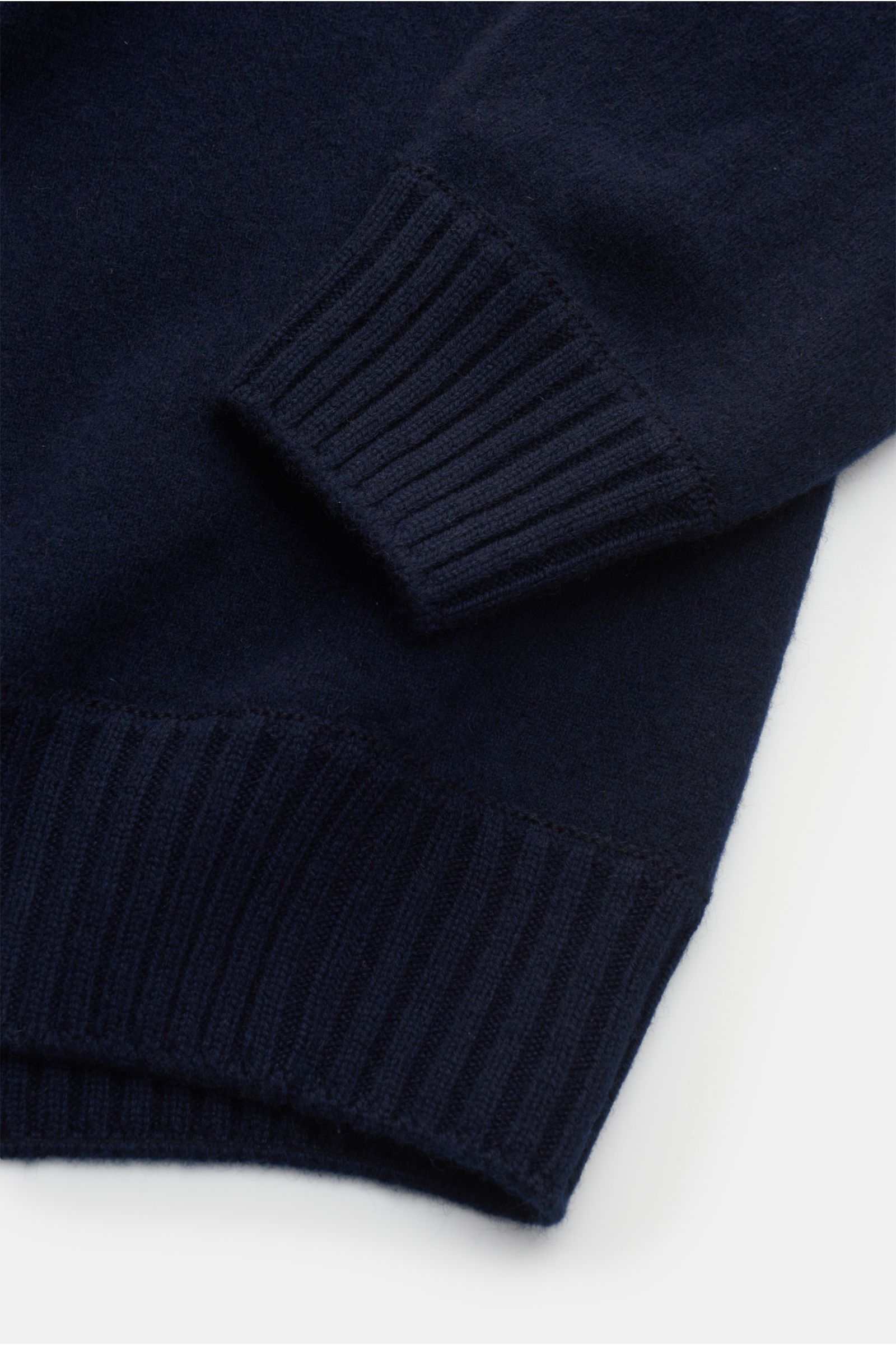 Gran Sasso Cashmere Troyer navy, Detailaufnahme von Ärmelsaum und Bund mit elastischen Rippbündchen, reiner Cashmere, Slim Fit.