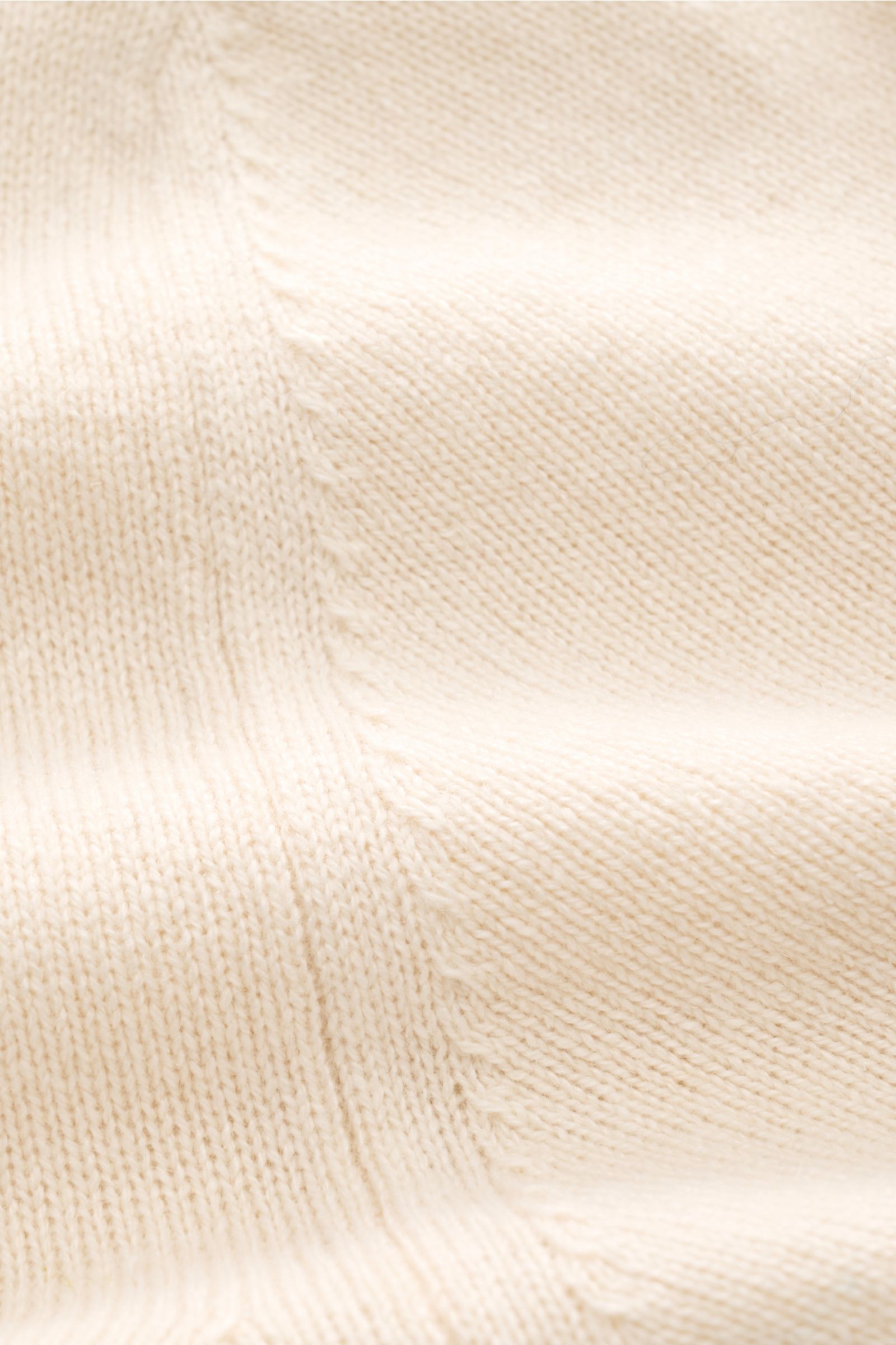 Moorer Half-zip jumper 'Terni' cream close-up from above showing fine knit fabric, soft feel, cashmere and silk blend, slim fit, half-zip collar, and flexible ribbed bands.