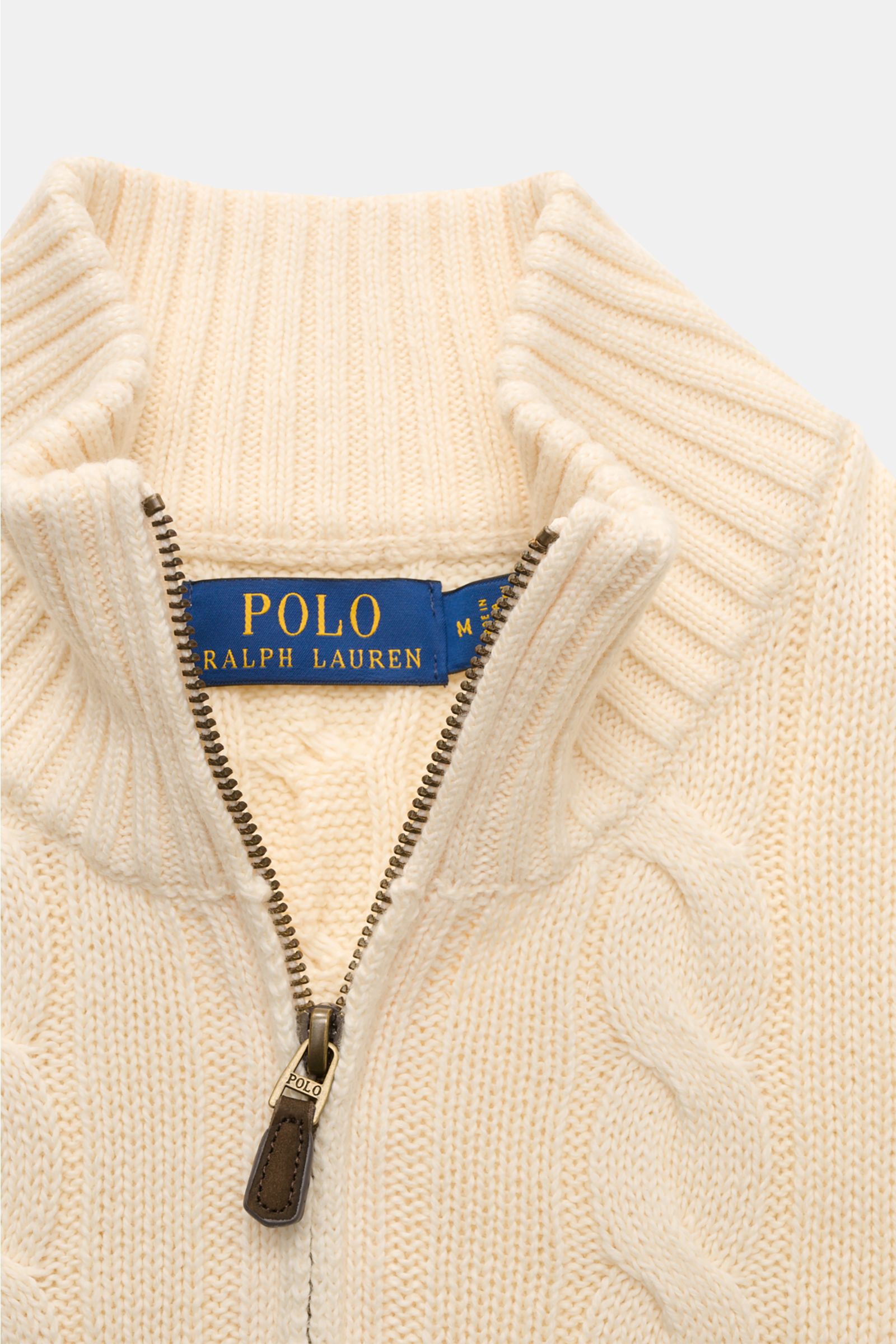 Polo Ralph Lauren Troyer creme aus reiner Baumwolle mit Zopfstrickmuster, Reißverschluss und Polospieler-Stitching, Nahaufnahme von oben