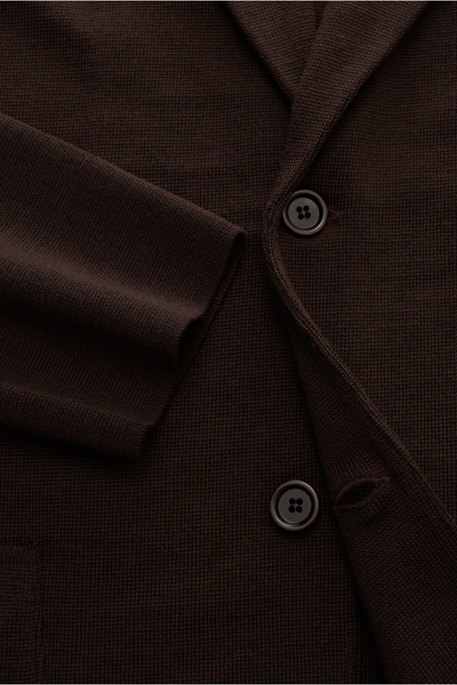 Lardini Knit blazer dark brown shown from above, featuring pure wool knit, slim fit, two-button style, lapel with flower pin, side vents, and patch pockets. 

With a classic silhouette and made from pure wool, this stylish knit blazer from LARDINI will