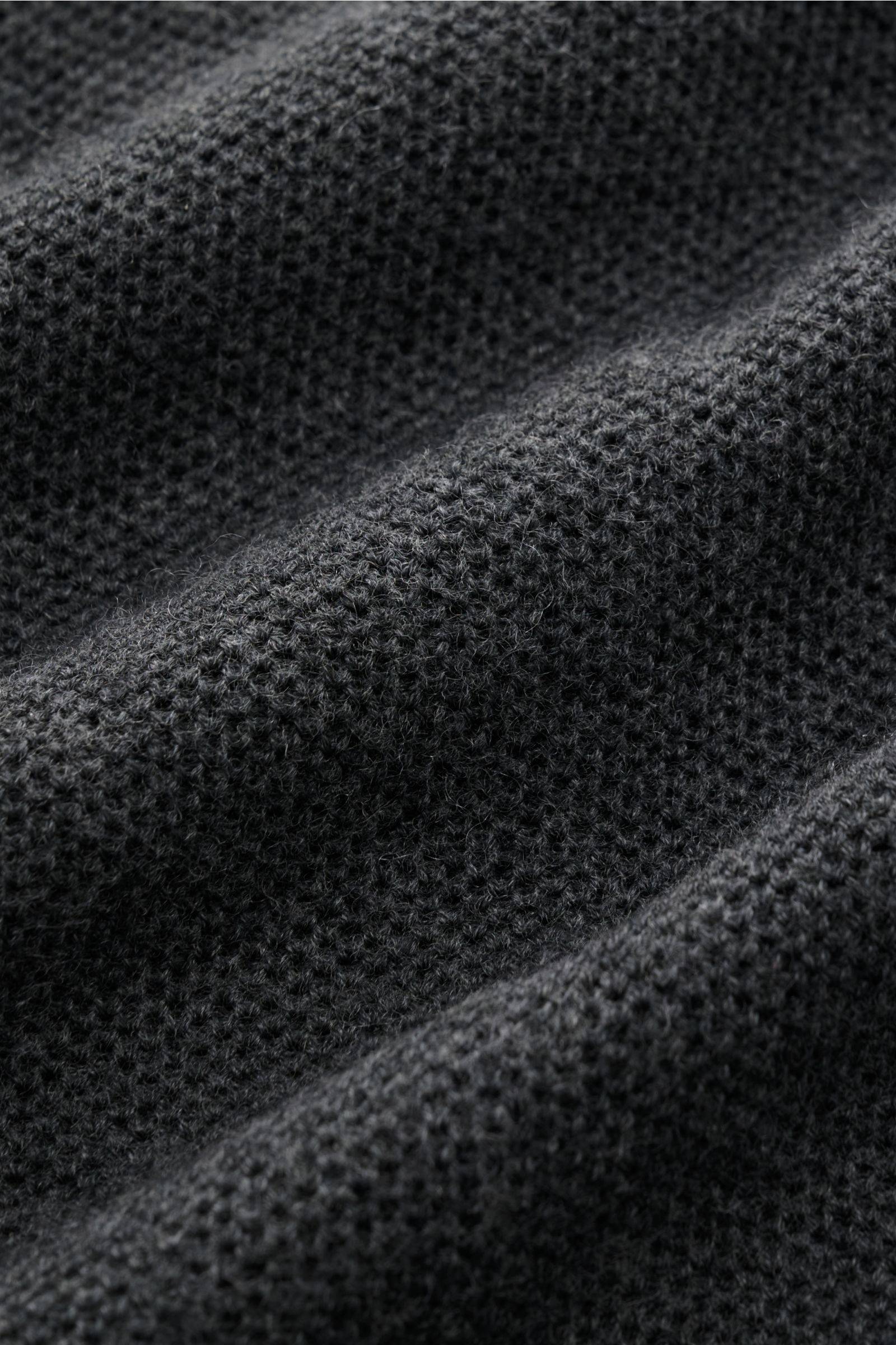 Close-up of the finely textured fabric of the Lardini Knit blazer dark grey mottled, showing soft wool, silk, and cashmere knit.

Description: 
Stylish knitwear with character: This fitted knit blazer by LARDINI in a luxurious blend of wool, silk and c