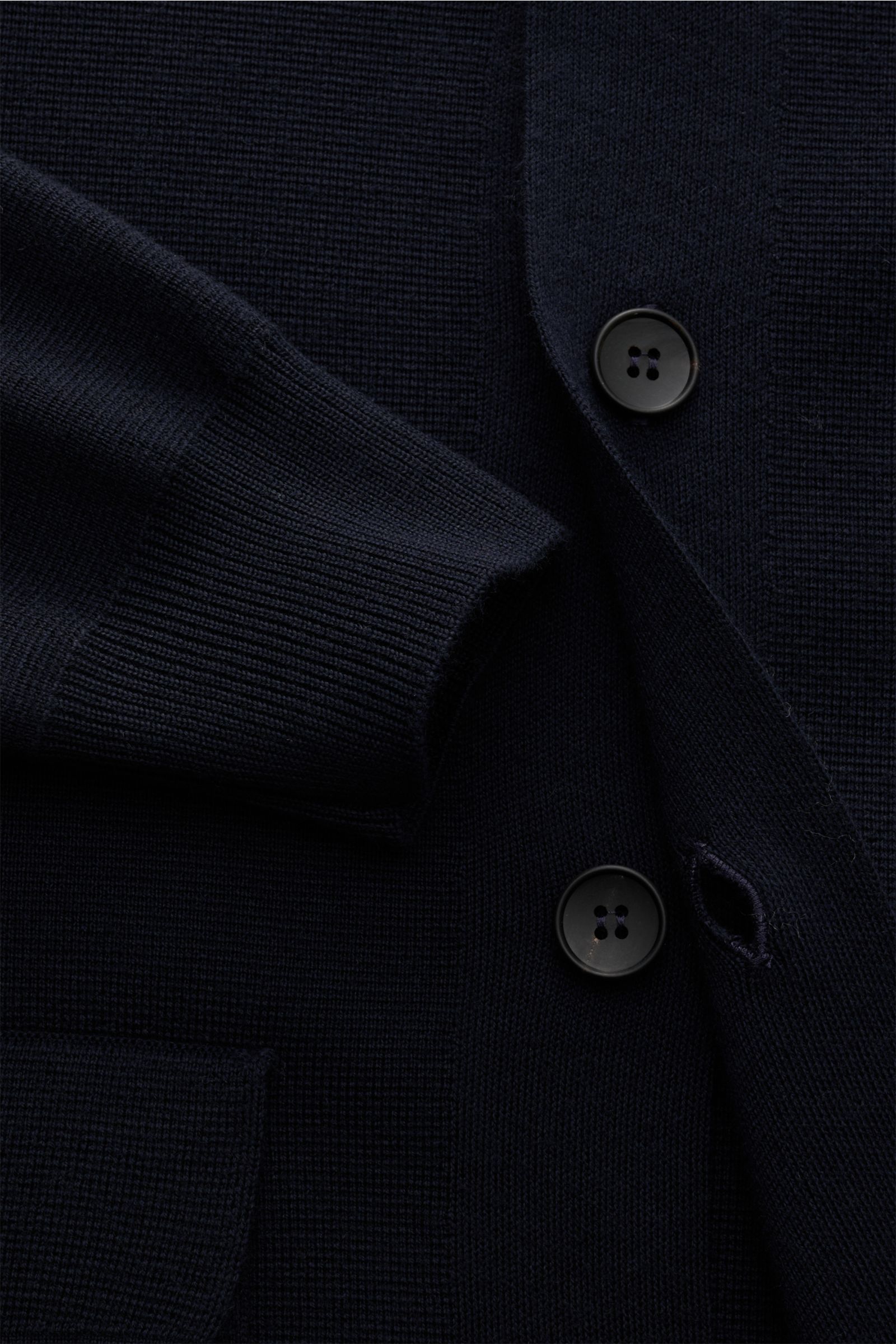 Filippo de Laurentiis Merino Cardigan navy in Nahaufnahme von vorne, Regular Fit, Knopfleiste, Umlegekragen, Taschen, Rippbündchen, Merinowolle.