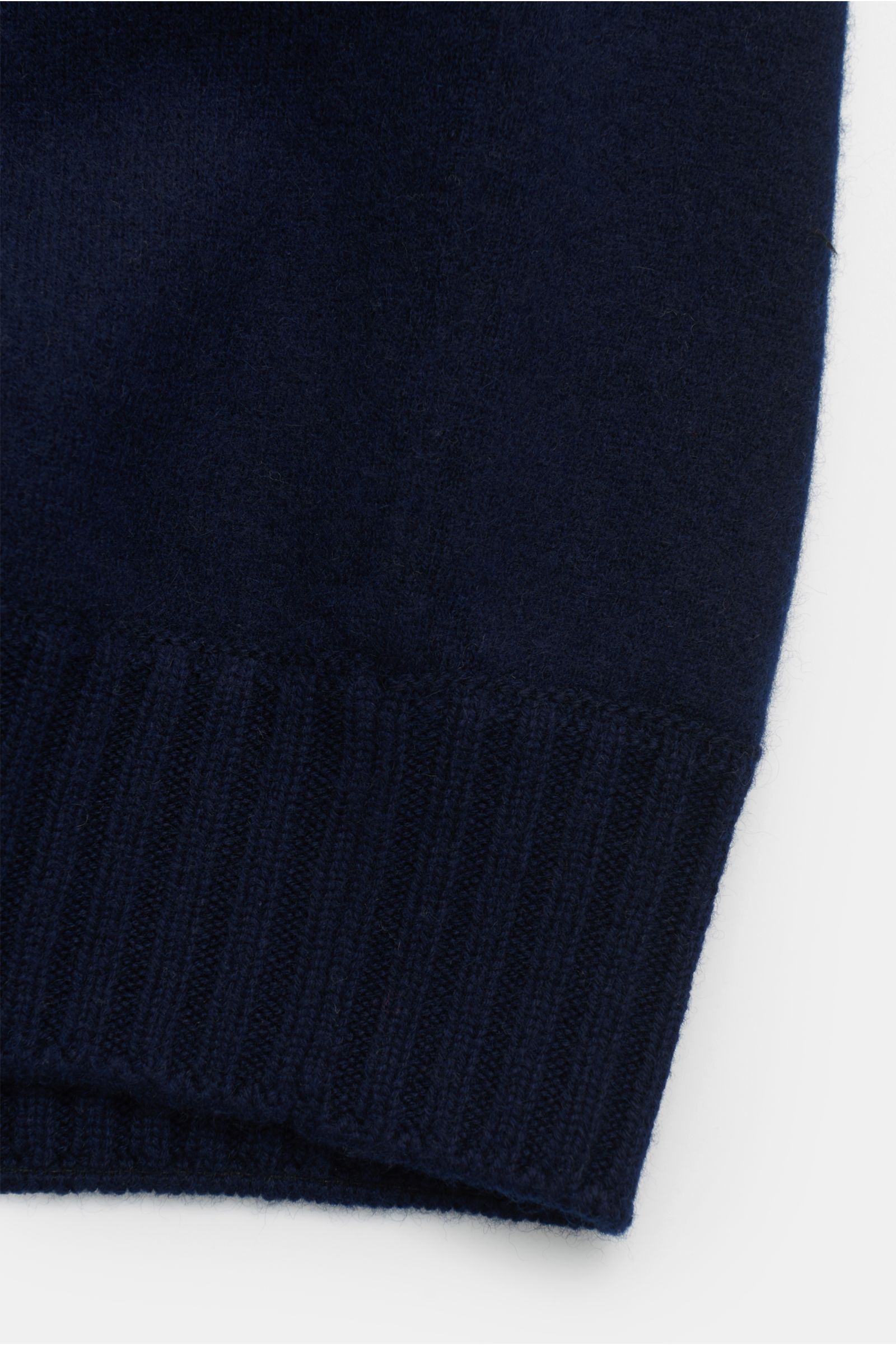 Gran Sasso Cashmere Strickjacke navy, Nahaufnahme des elastischen Rippbündchens aus reinem, weich gestricktem Cashmere, Slim Fit, Zwei-Wege-Reißverschluss, feines Strickbild.