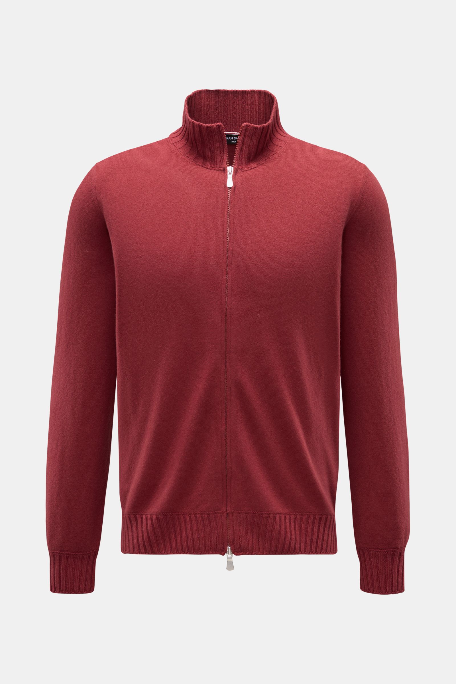 Gran Sasso Cashmere Strickjacke dunkelrot, sportives Basic aus reinem Cashmere, Slim Fit mit feinem Strickbild, Zwei-Wege-Reißverschluss, Rippbündchen, frontal fotografiert.