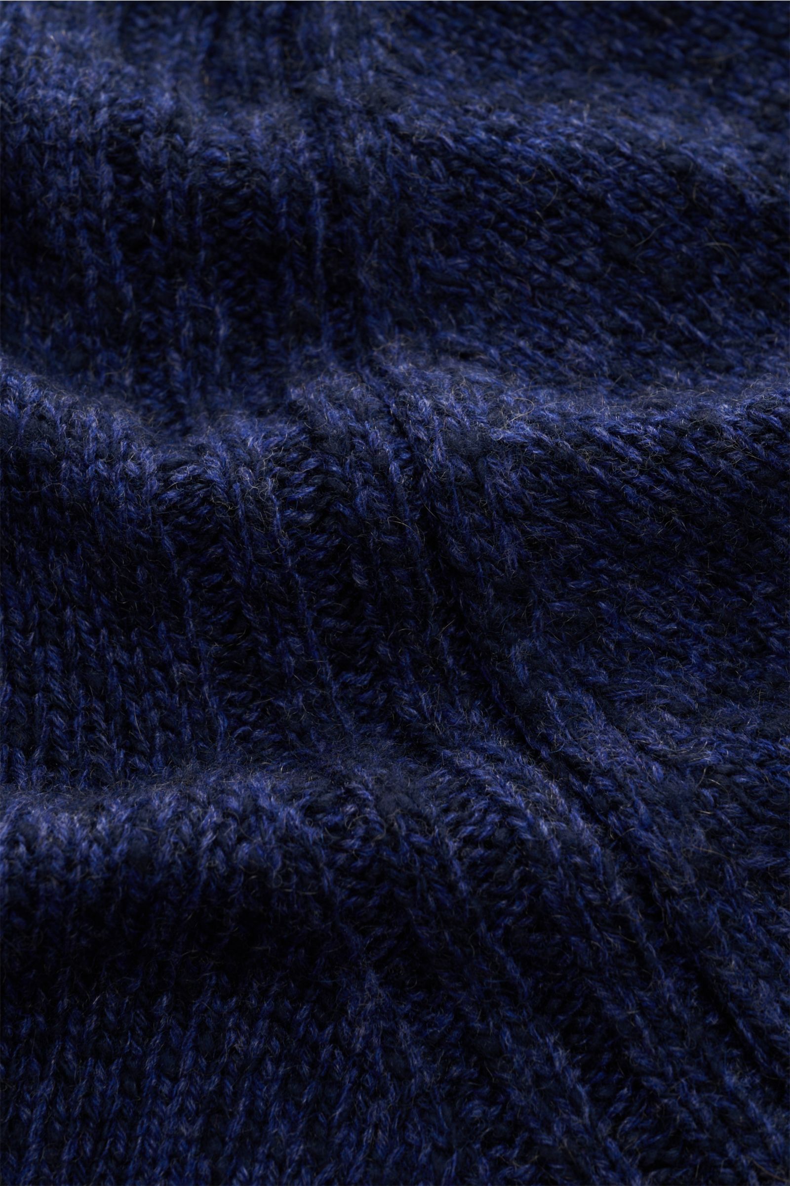 Close-up front view of Fioroni Cashmere Strickjacke navy meliert showing mittelfeines Strickbild with leichter Bouclé-Effekt, reiner Cashmere, sehr weicher Griff, Slim Fit, Zwei-Wege-Reißverschluss, schräge Hüfttaschen, and flexible Rippbündchen.