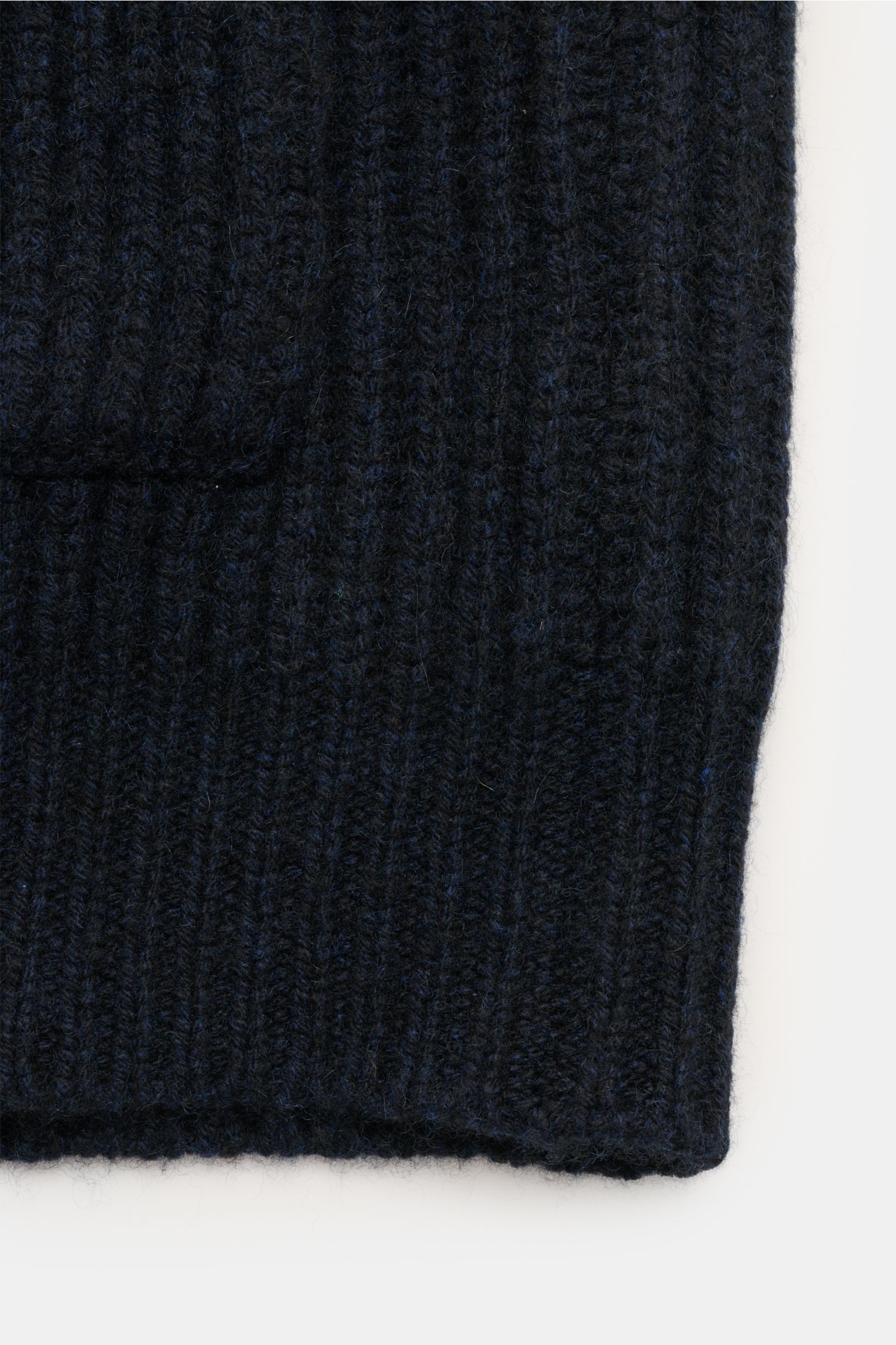 Filippo de Laurentiis Cashmere Cardigan navy, Detailaufnahme von Fronttasche, voluminöser Patent-Strick, weicher reiner Cashmere, Slim Fit.