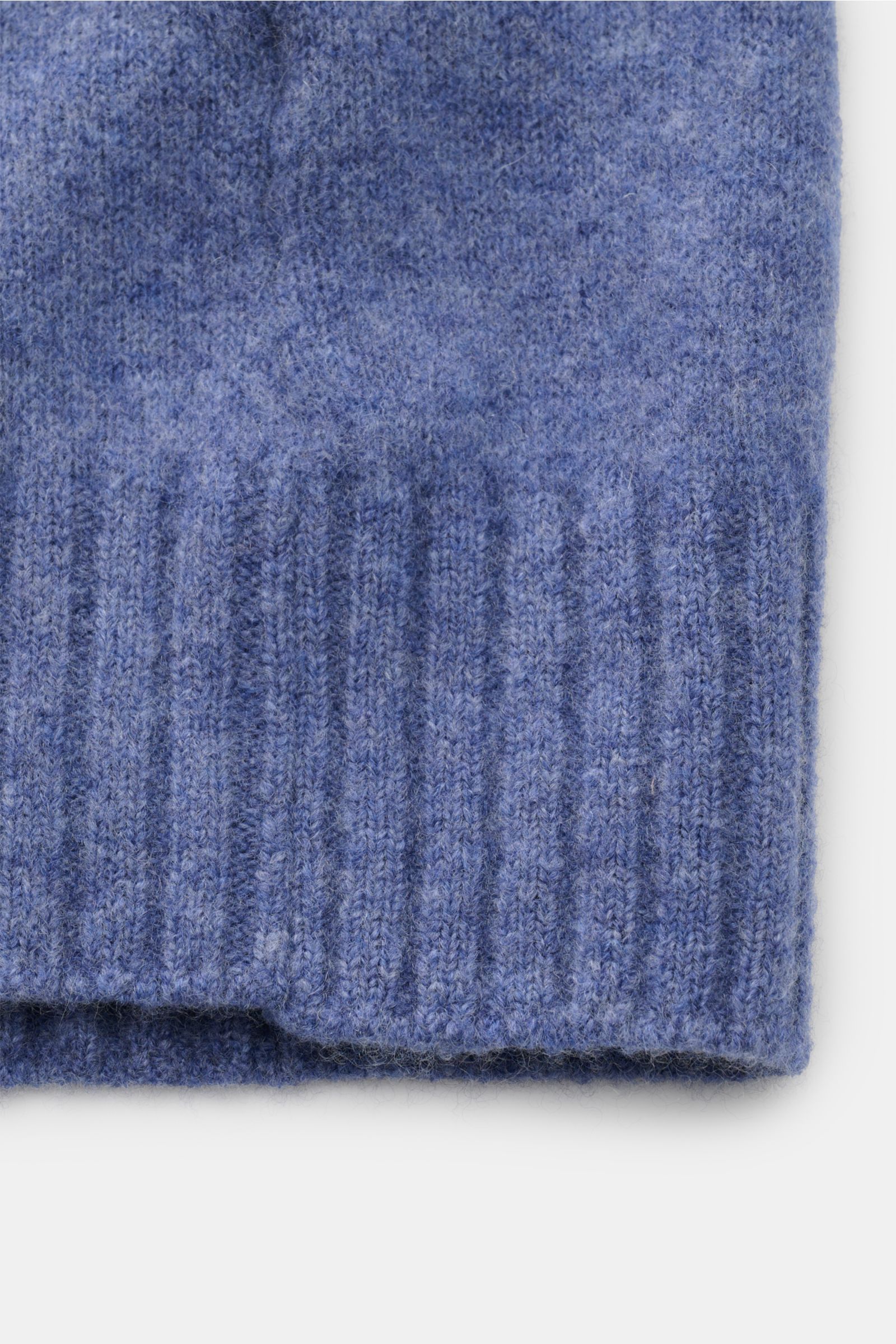 Filippo de Laurentiis Cardigan rauchblau meliert, Detailansicht Bündchen, weiche Mischung aus Cashmere, Seide, Microfaser, mittelfeines Strickbild.