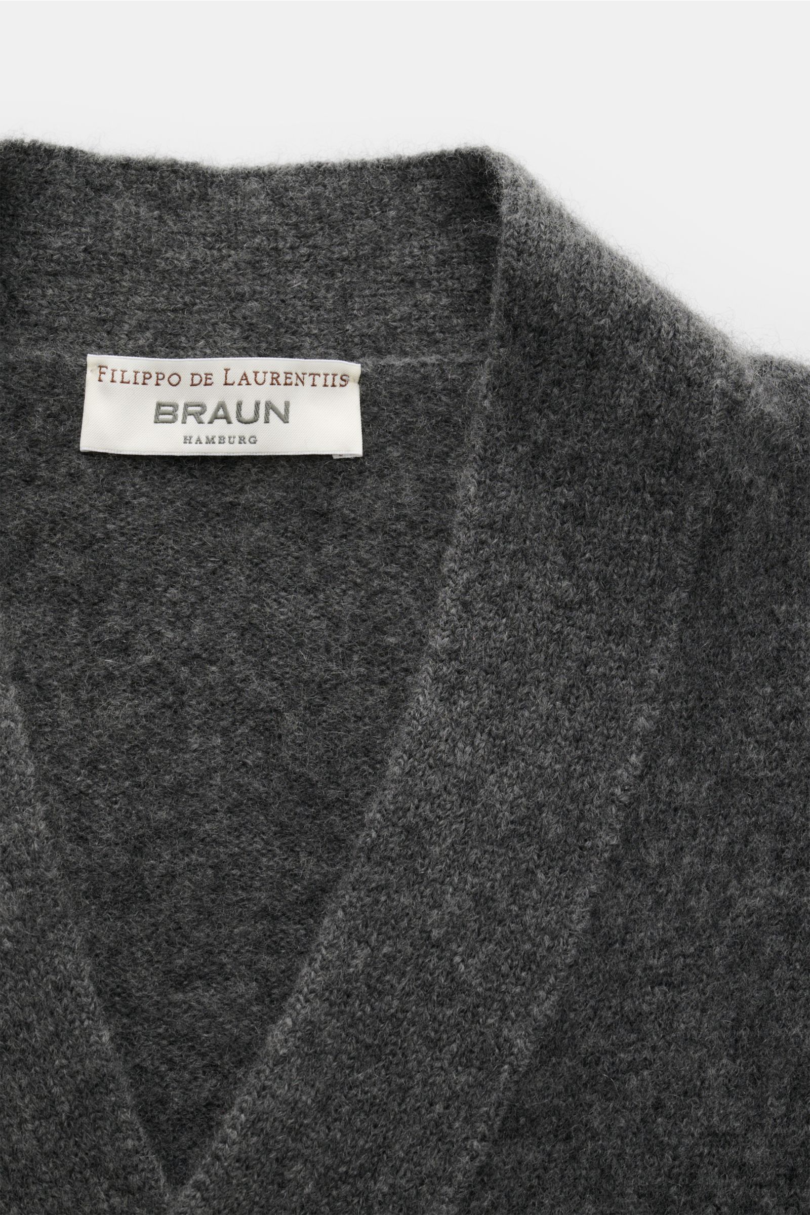 Filippo de Laurentiis Cardigan dunkelgrau meliert, Nahaufnahme von V-Ausschnitt und Label, weiche Mischung aus Cashmere, Seide, Microfaser.