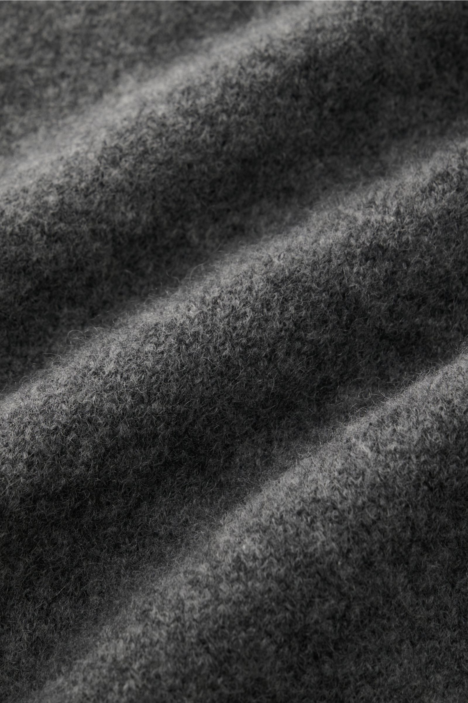 Filippo de Laurentiis Cardigan dunkelgrau meliert, Detailaufnahme der weichen, mittelfeinen Strickstruktur aus Cashmere, Seide und Microfaser.