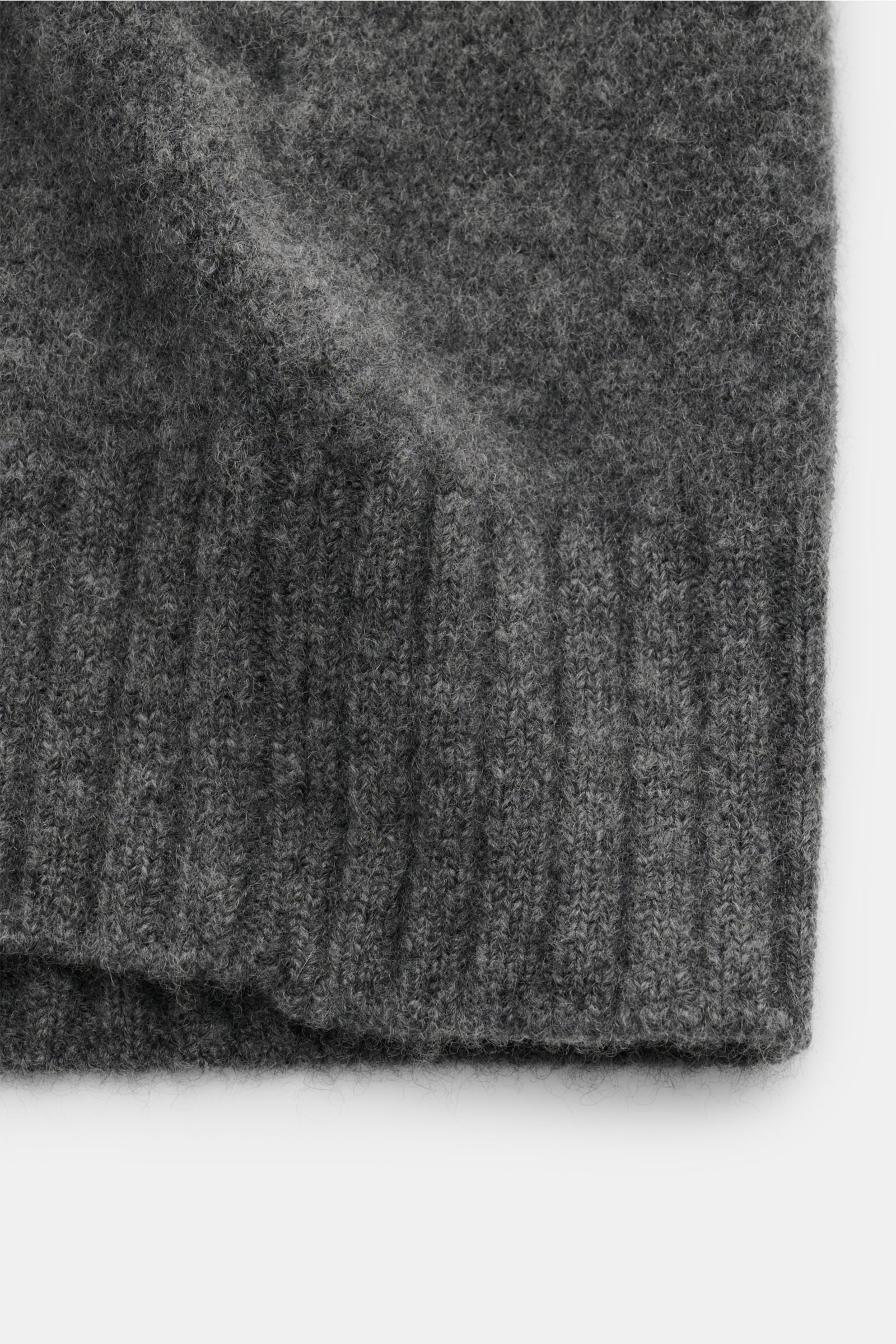 Filippo de Laurentiis Cardigan dunkelgrau meliert, Detailaufnahme von elastischem Rippstrickbündchen, weiche Cashmere-Seide-Microfaser-Mischung.