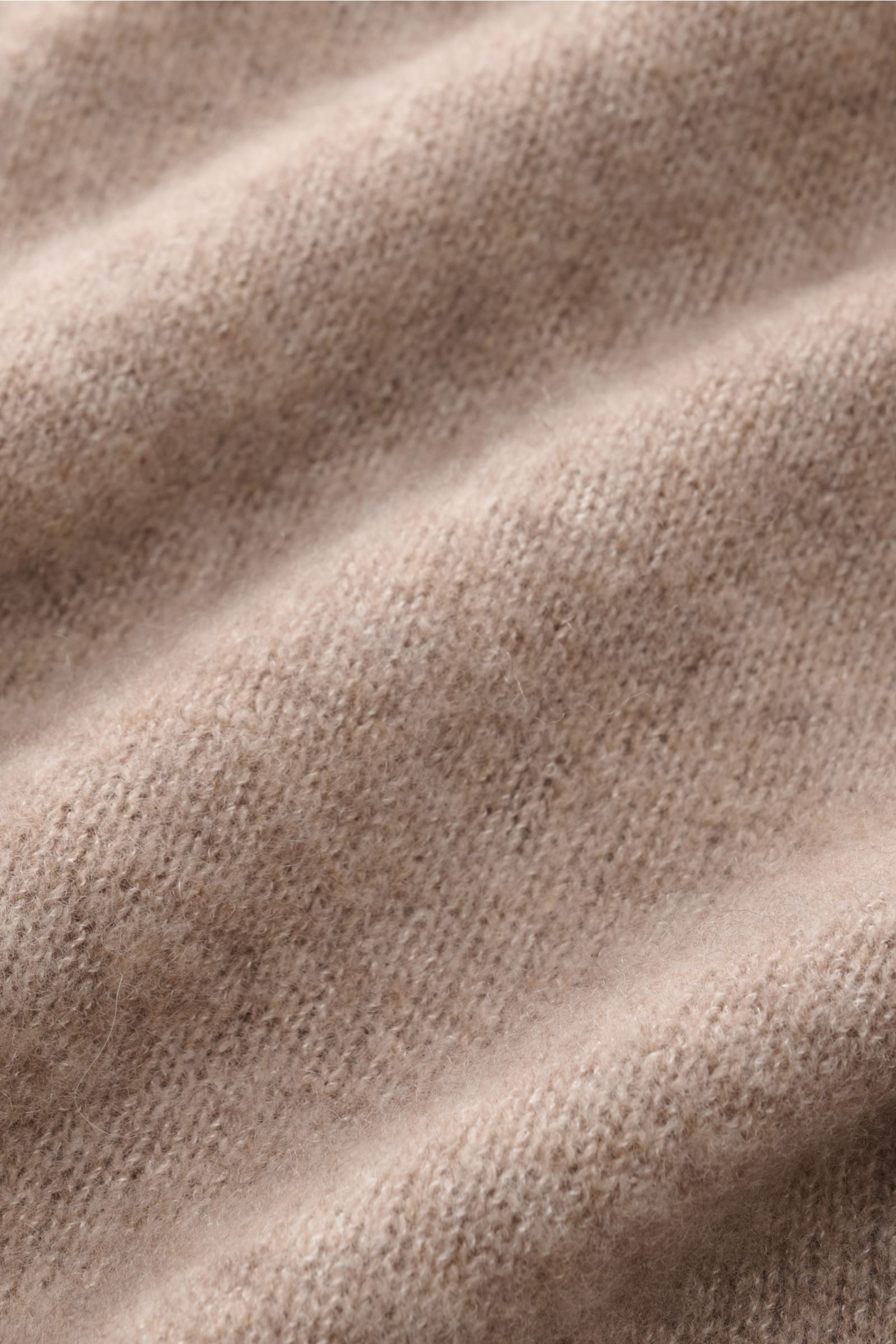 Close-up front perspective of Filippo de Laurentiis Cardigan beige mottled showing soft, medium-fine knit fabric texture. A soft, luxurious blend of cashmere, silk and high-quality microfibre makes this cardigan by FILIPPO DE LAURENTIIS your new favourite
