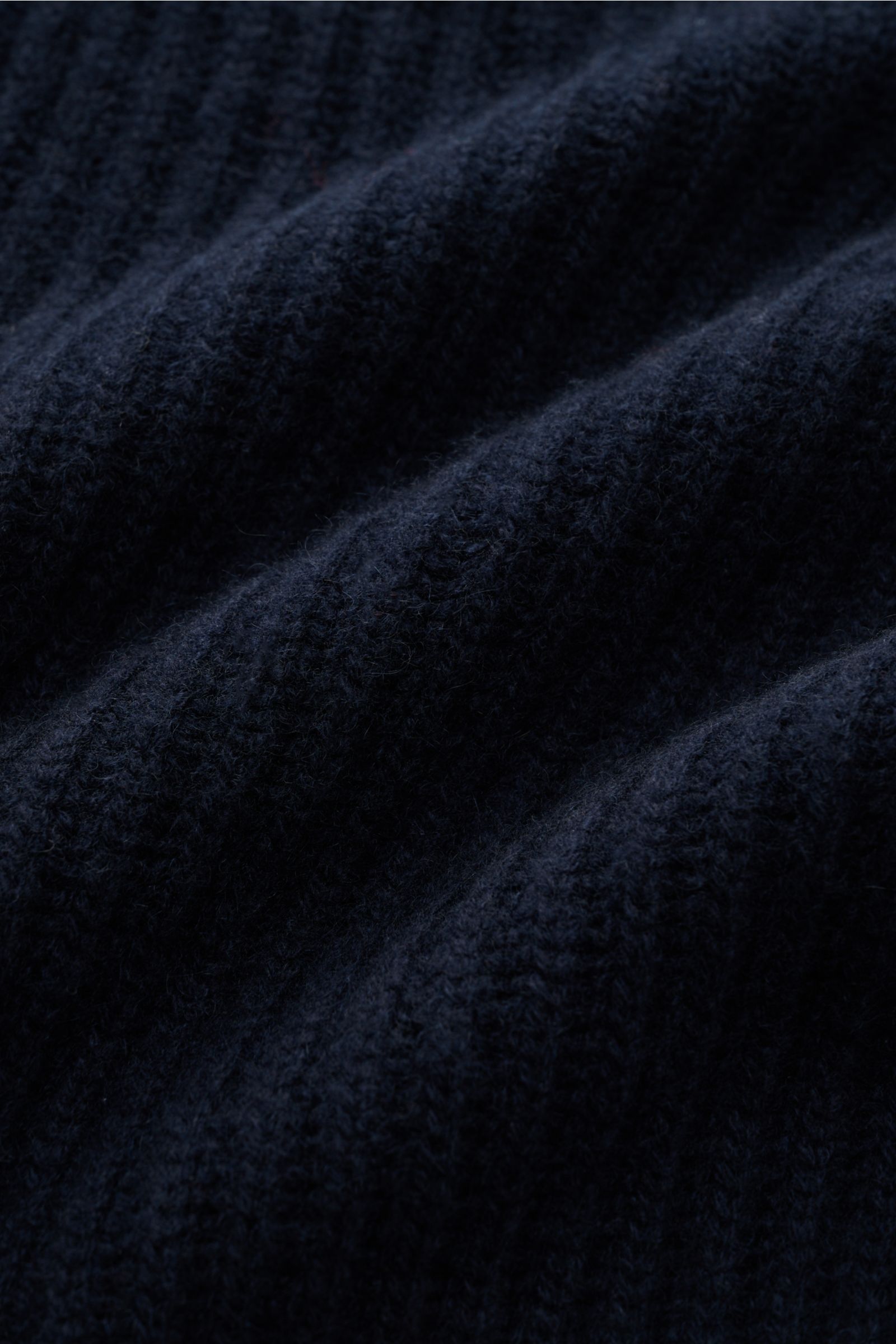 Close-up front view of Lunaria Cashmere Cashmere cardigan navy showing voluminous brioche knit pattern and soft pure cashmere texture.